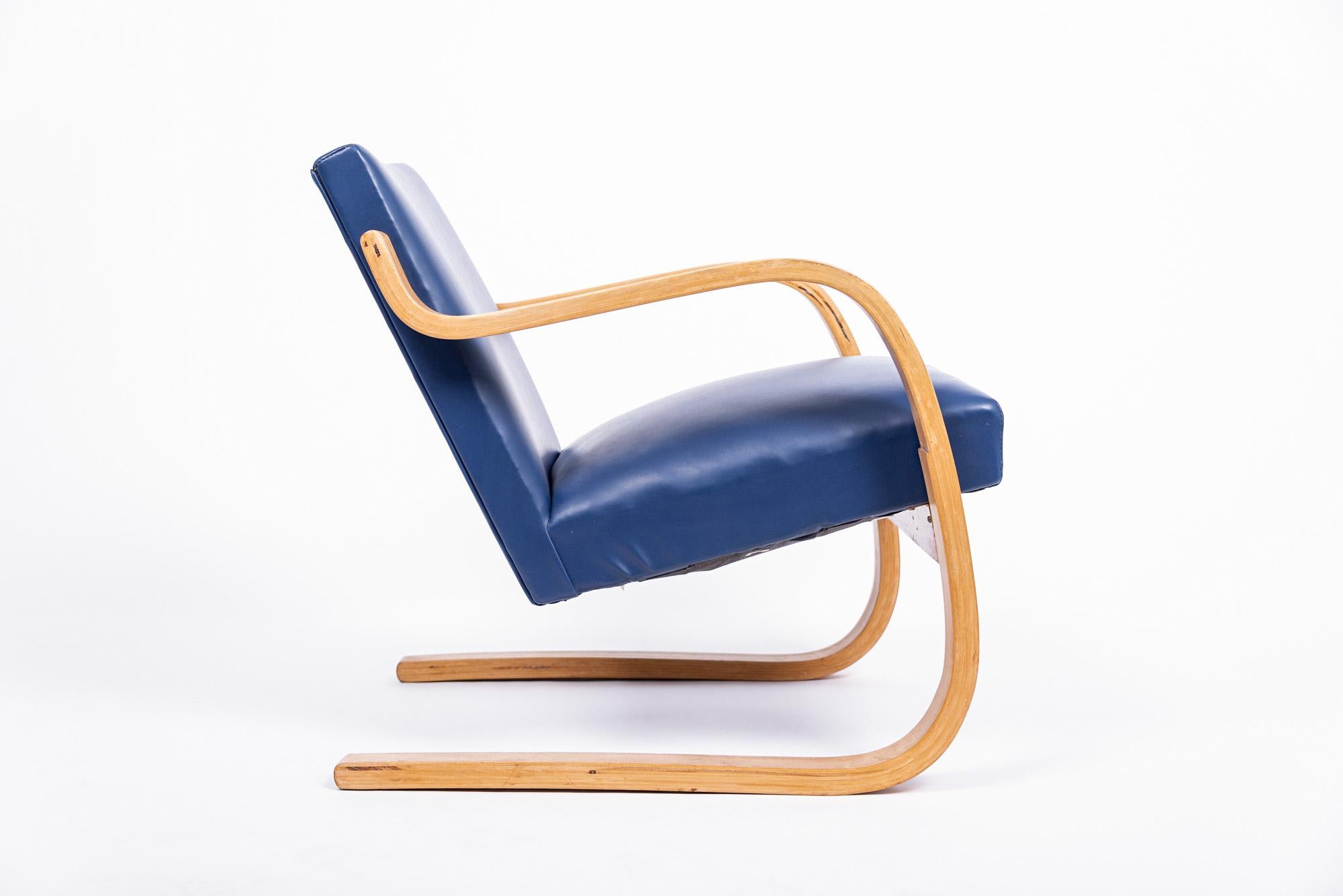 Early Model 402 Armchair by Alvar Aalto for Artek, Made in Finland, 1930s In Good Condition For Sale In Detroit, MI