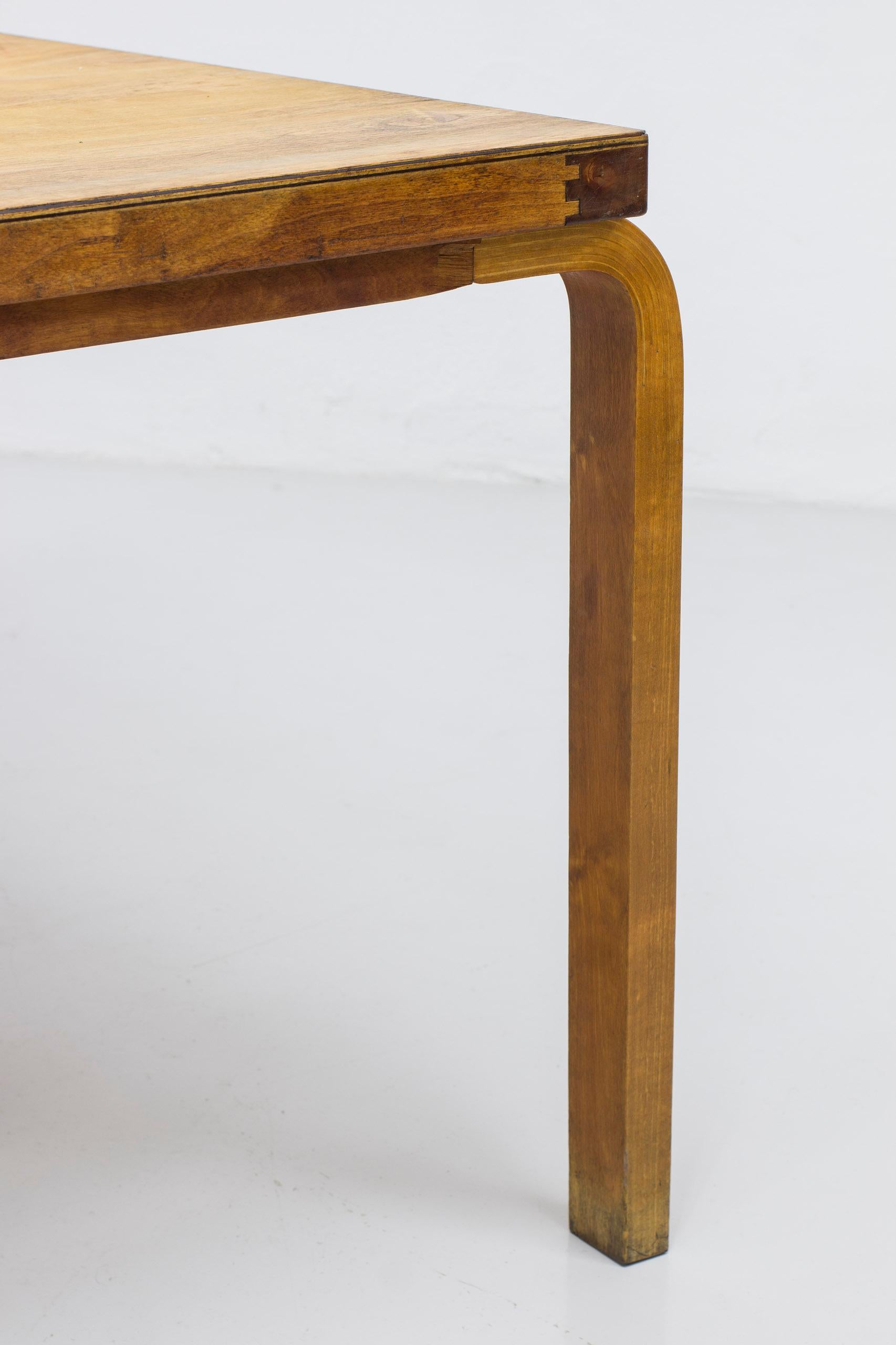 Early model 83 birch dining table by Alvar Aalto, Finland, 1930s For Sale 3