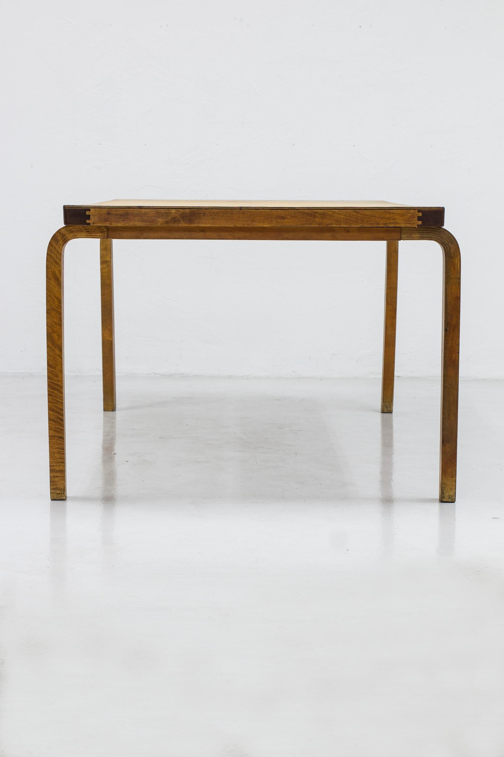 Early model 83 birch dining table by Alvar Aalto, Finland, 1930s For Sale 8