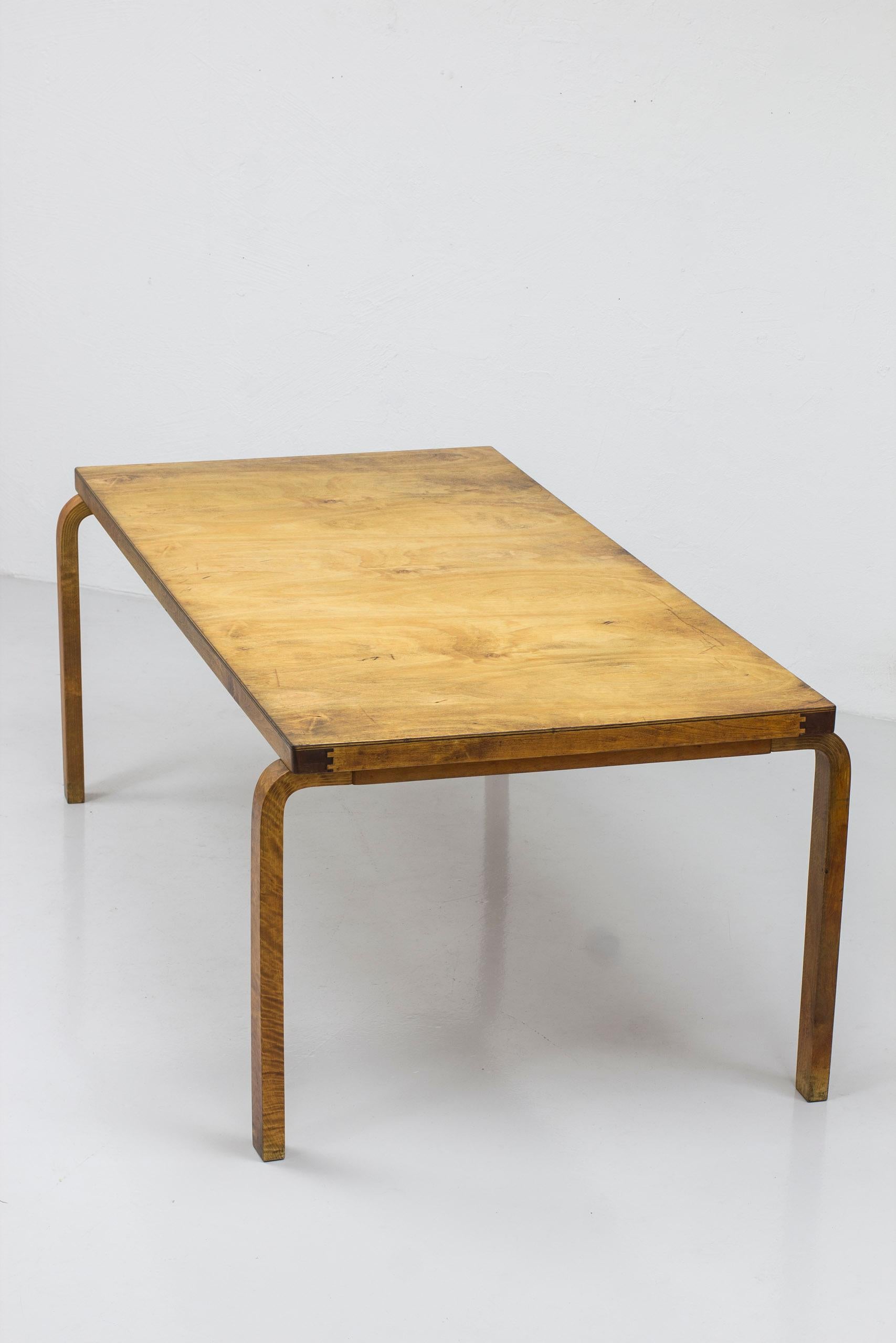 Early model 83 birch dining table by Alvar Aalto, Finland, 1930s For Sale 9