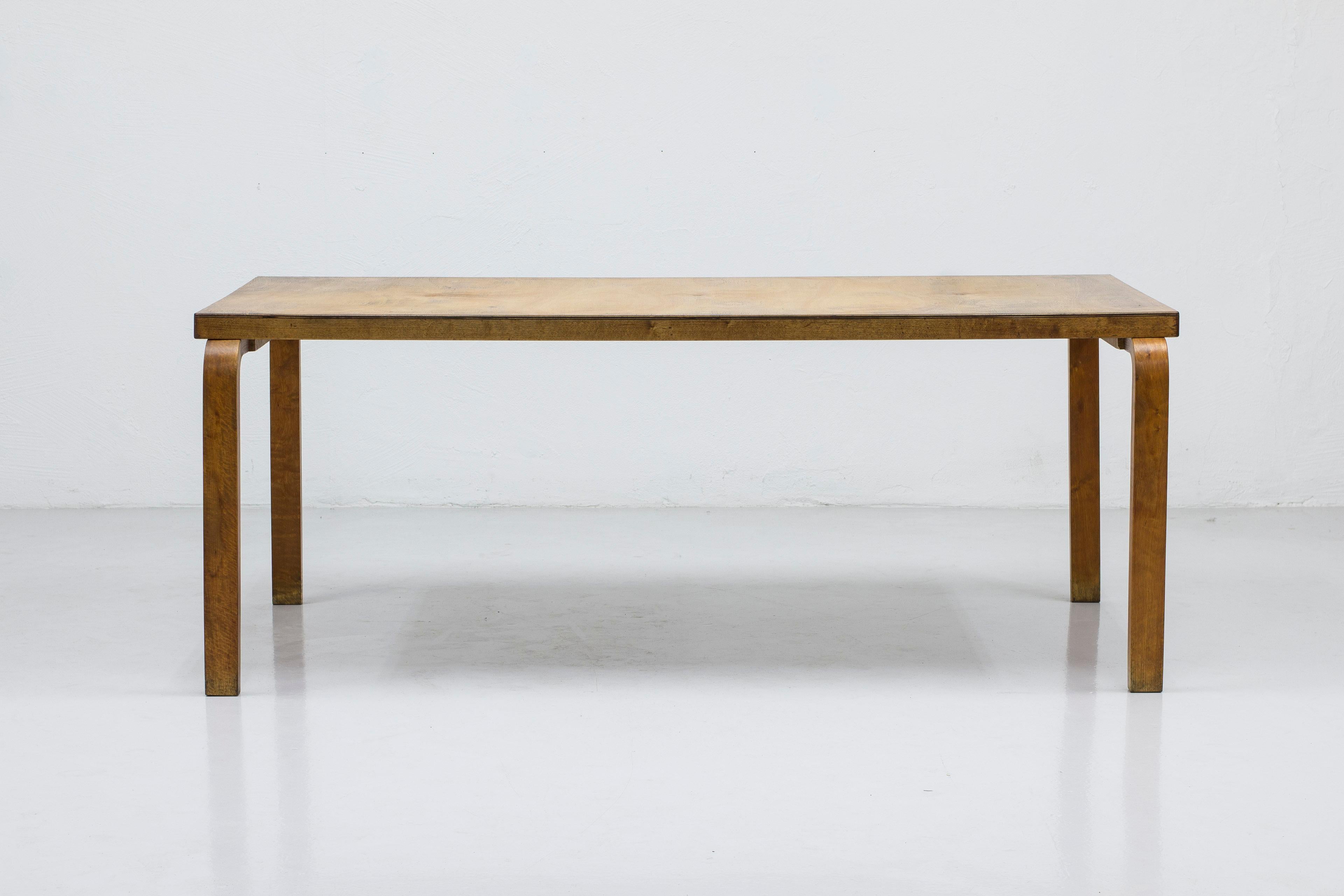 Early example of the model 83 dining table designed by Alvar Aalto. Produced in Turku, Finland by Huonekalu-ja Rakennustyötehdas during the 1930s. Signed with stamp Aalto design Made in Finland. Made from solid birch and laminated birch. Good