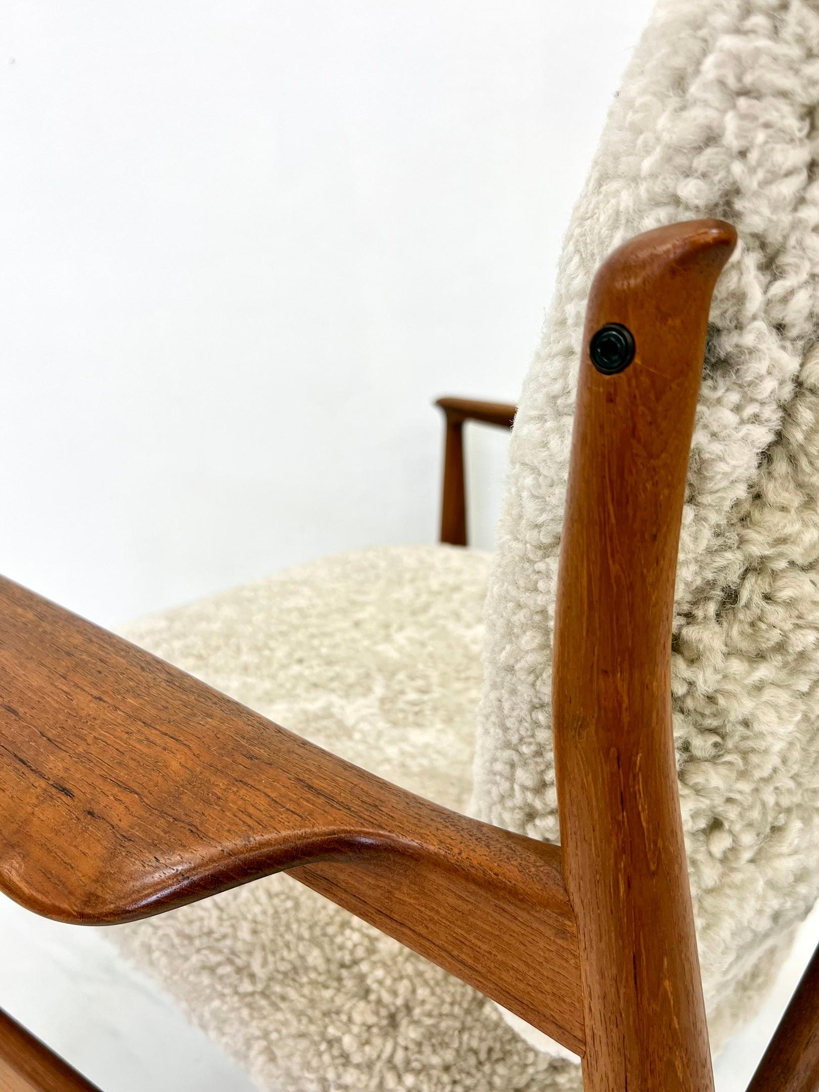 Mid-Century Modern Early Model Finn Juhl France FD136 Chair for France & Søn in Teak & Sheepskin For Sale