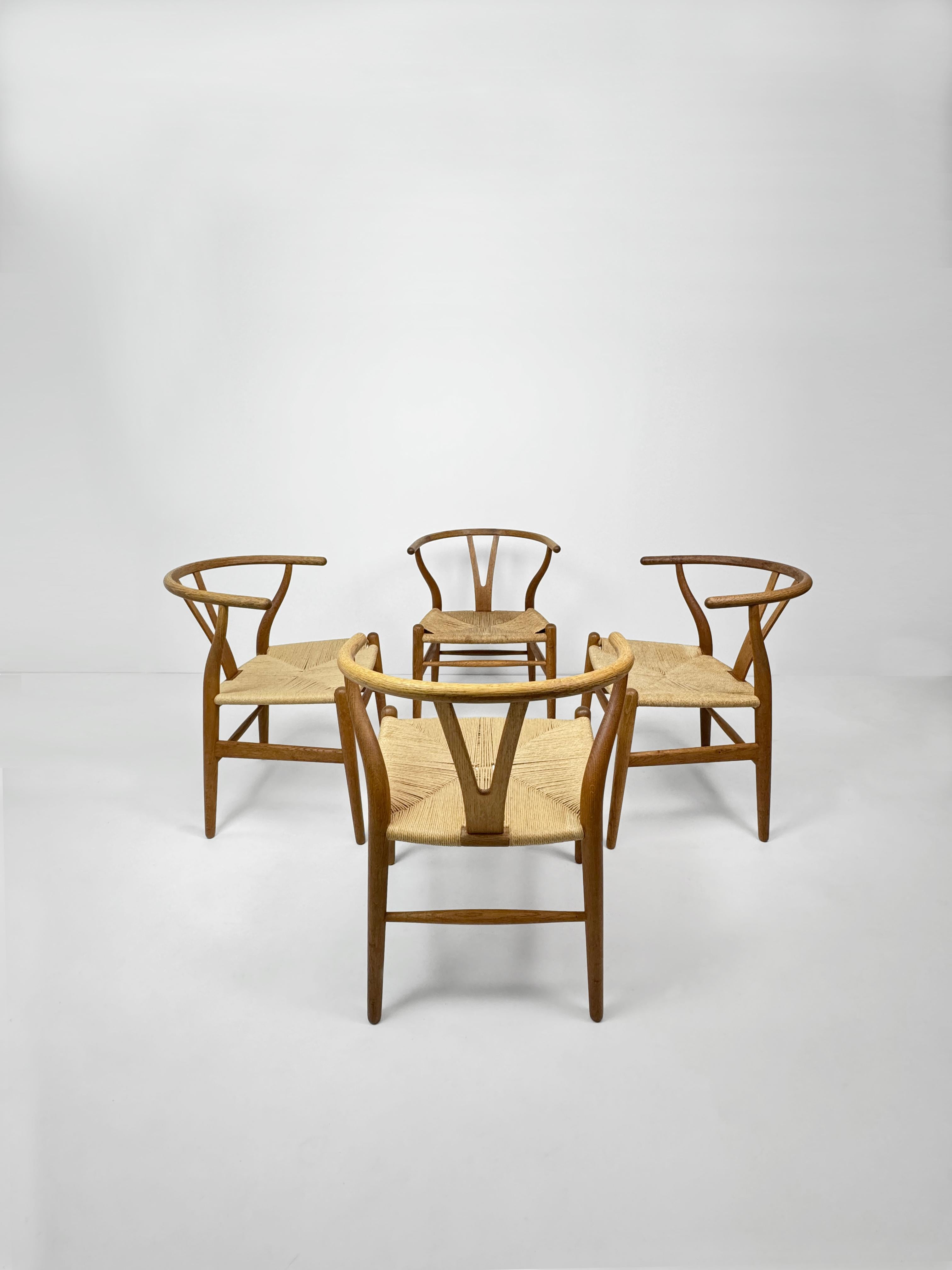 Early Model Hans J Wegner CH24 Chair in Patinated Oak, Denmark 1950's In Good Condition In London, GB