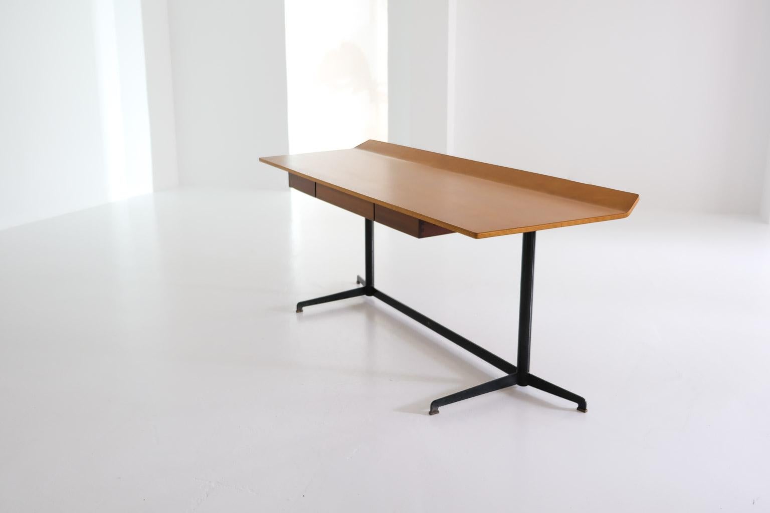 Early Model of T90 Writing Desk by Osvaldo Borsani for Tecno For Sale 2