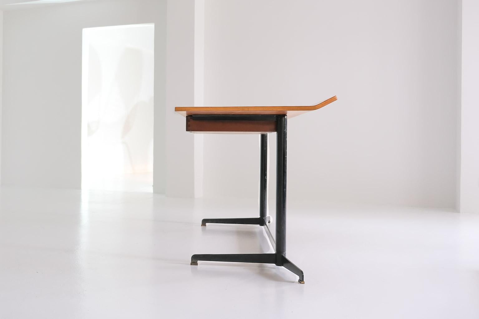 Frühes Modell des T90-Schreibtischs von Osvaldo Borsani für Tecno im Angebot 7