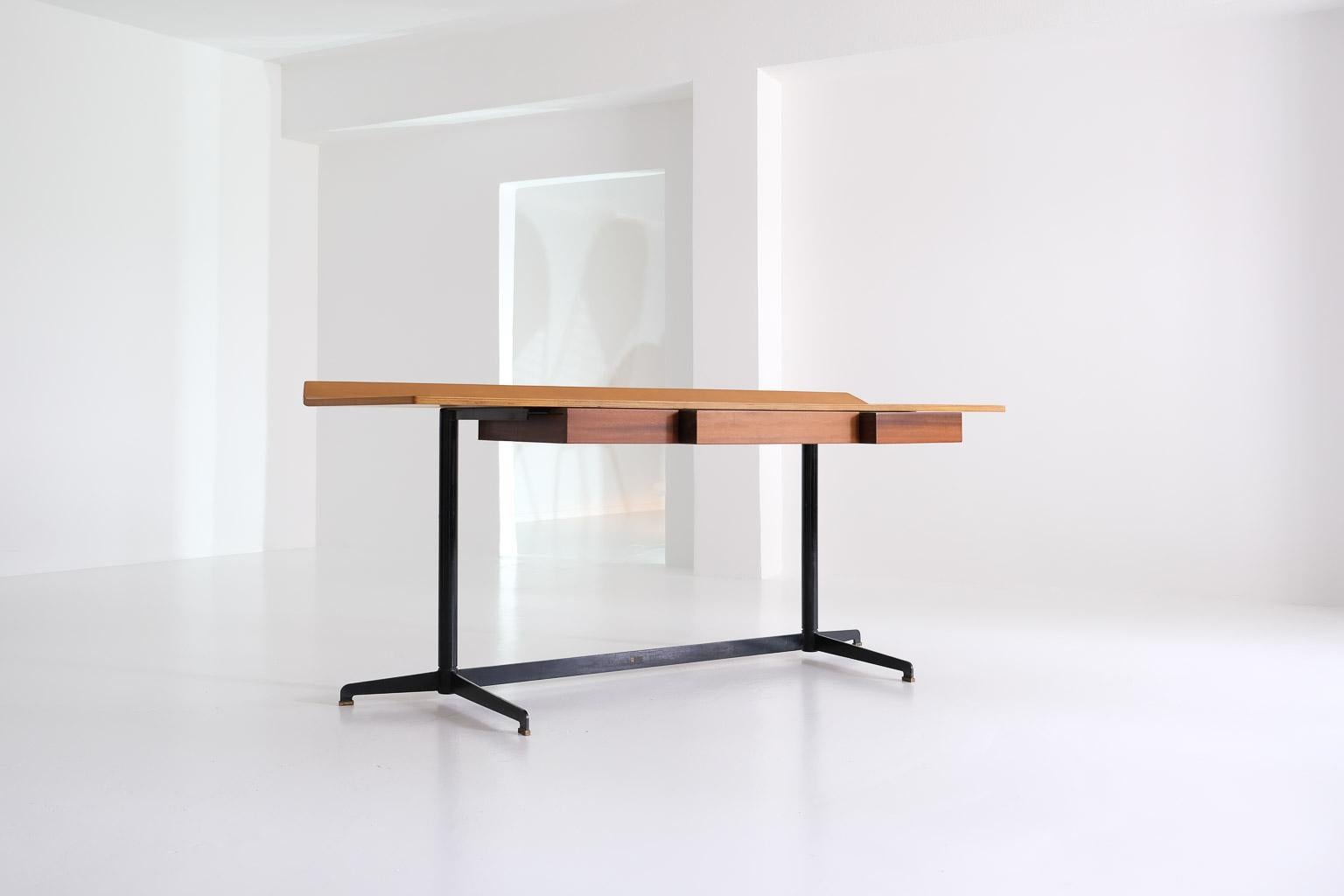 Frühes Modell des T90-Schreibtischs von Osvaldo Borsani für Tecno im Angebot 10