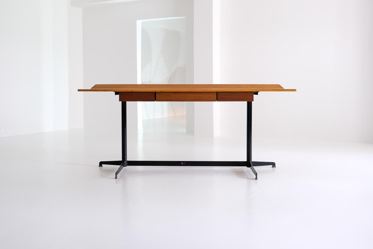 Mid-Century Modern Early Model of T90 Writing Desk by Osvaldo Borsani for Tecno For Sale