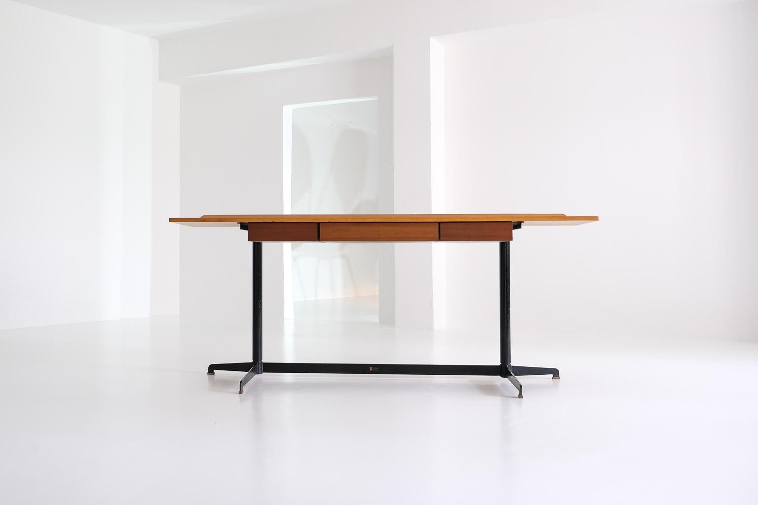 Frühes Modell des T90-Schreibtischs von Osvaldo Borsani für Tecno im Zustand „Gut“ im Angebot in Frankfurt am Main, DE