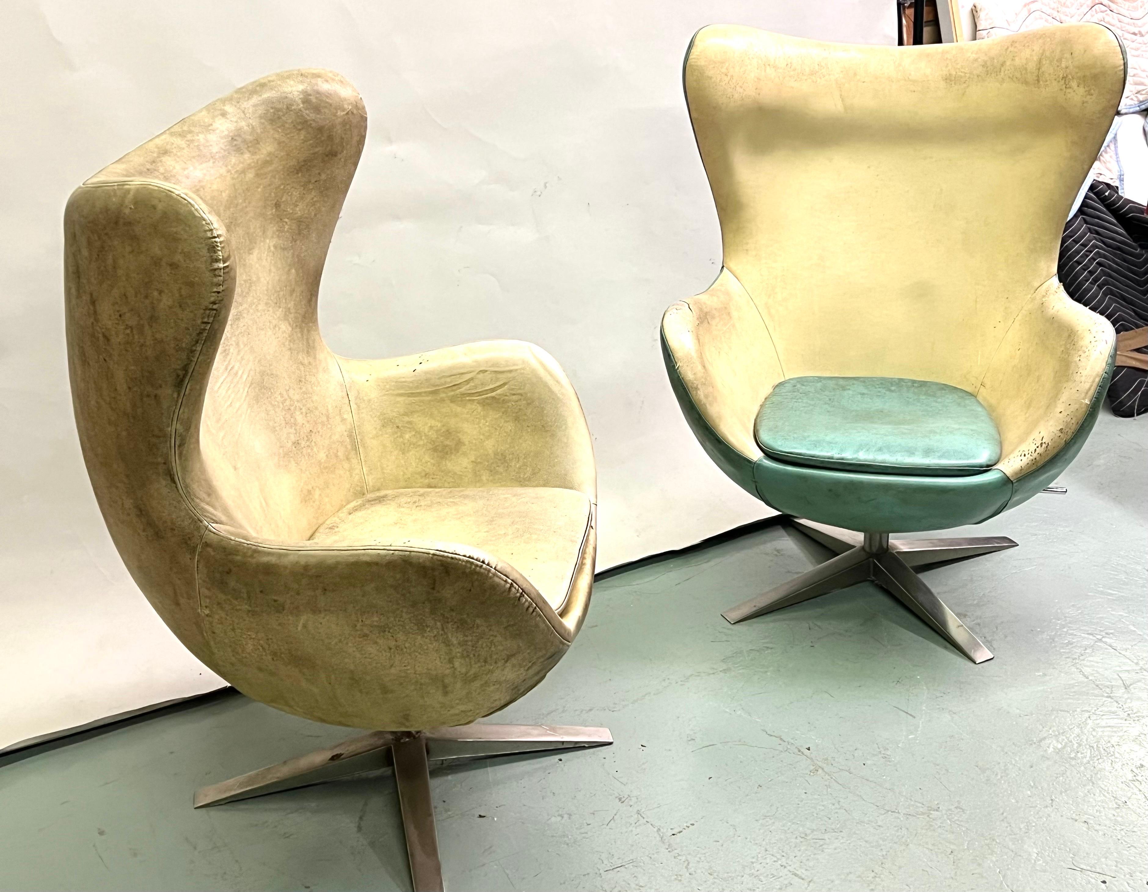 20th Century Early Model, Pair of Vintage Leather Danish Egg Chair, Arne Jacobsen, c. 1960 For Sale