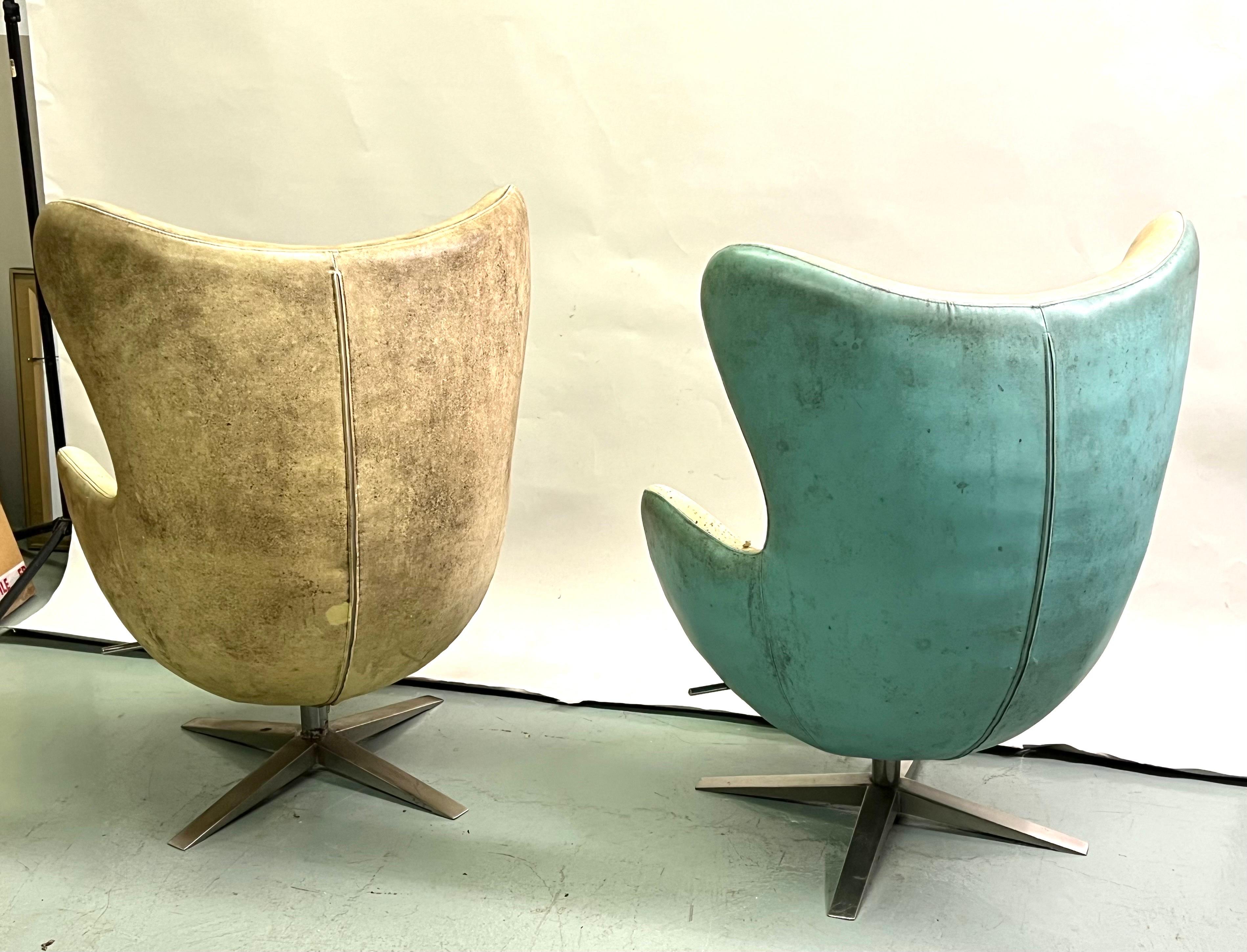 Stainless Steel Early Model, Pair of Vintage Leather Danish Egg Chair, Arne Jacobsen, c. 1960 For Sale