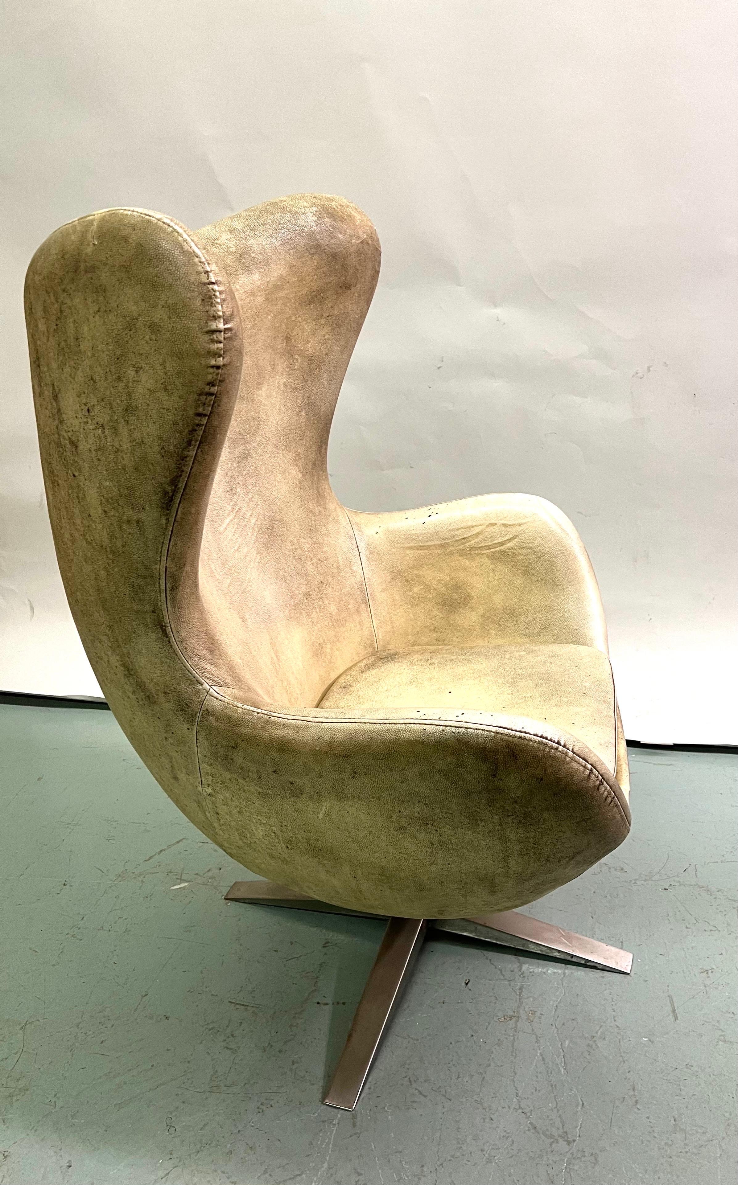 Early Model, Pair of Vintage Leather Danish Egg Chair, Arne Jacobsen, c. 1960 For Sale 1