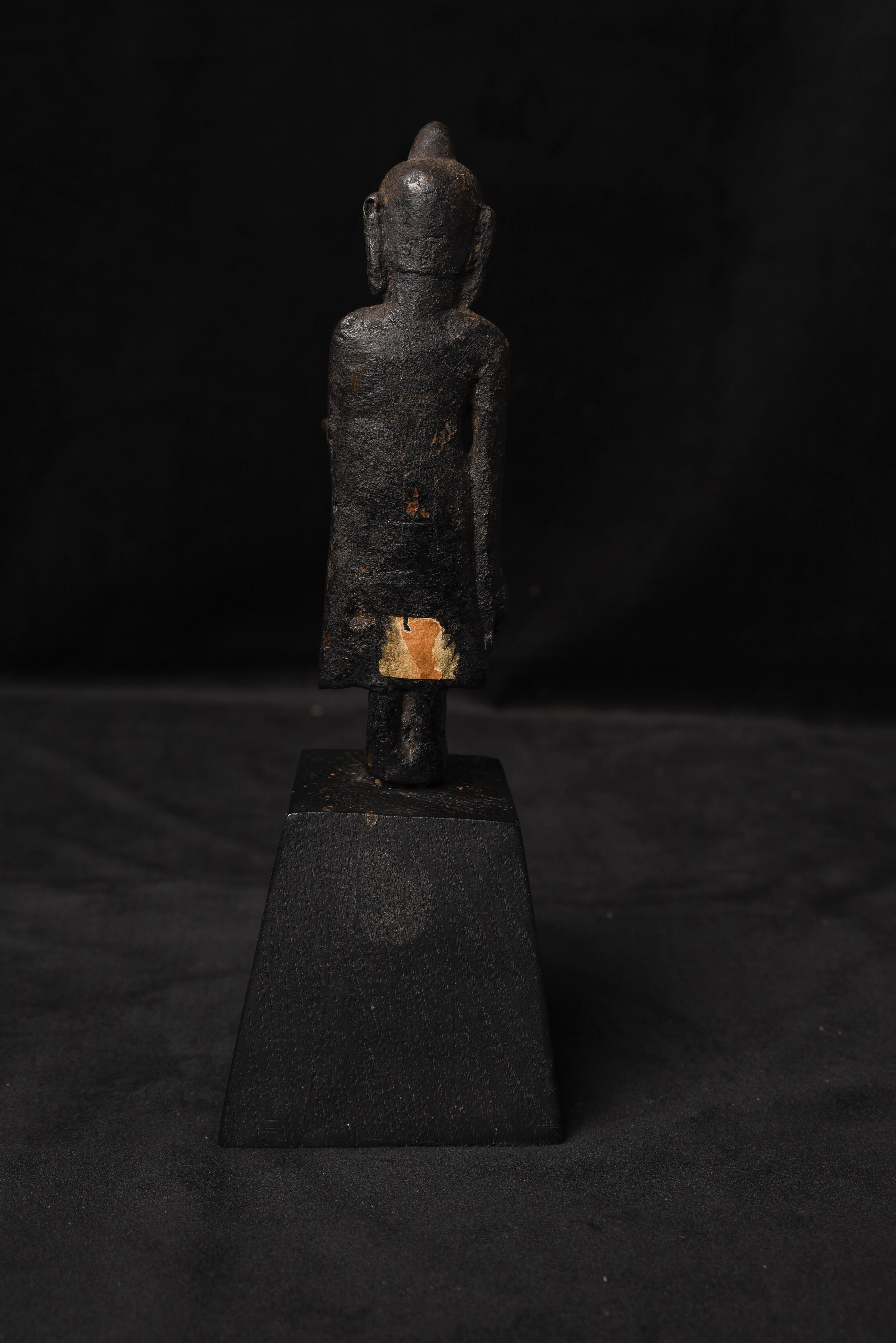 Early Mon Style Solid Cast Iron Standing Buddha from Burma, 5613 In Good Condition For Sale In Ukiah, CA