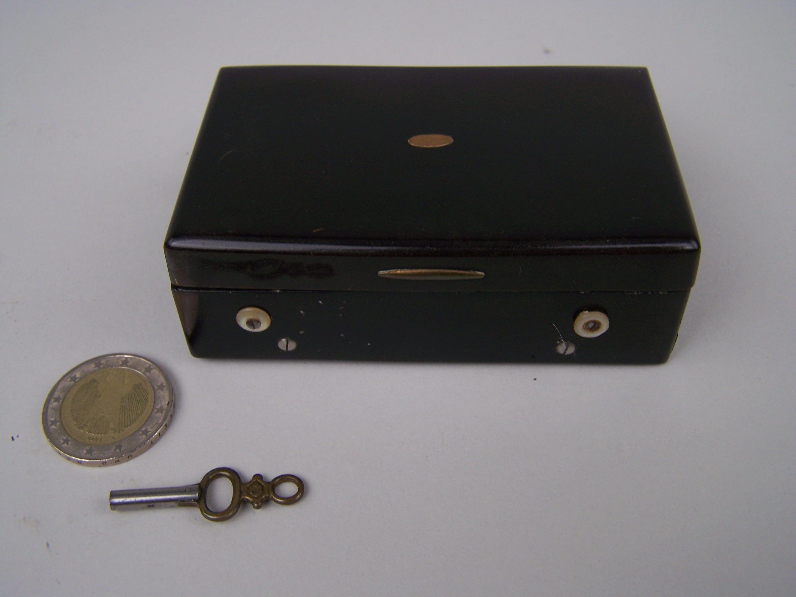 Early Victorian Musical Snuffbox by Alibert playing 2 Tunes For Sale