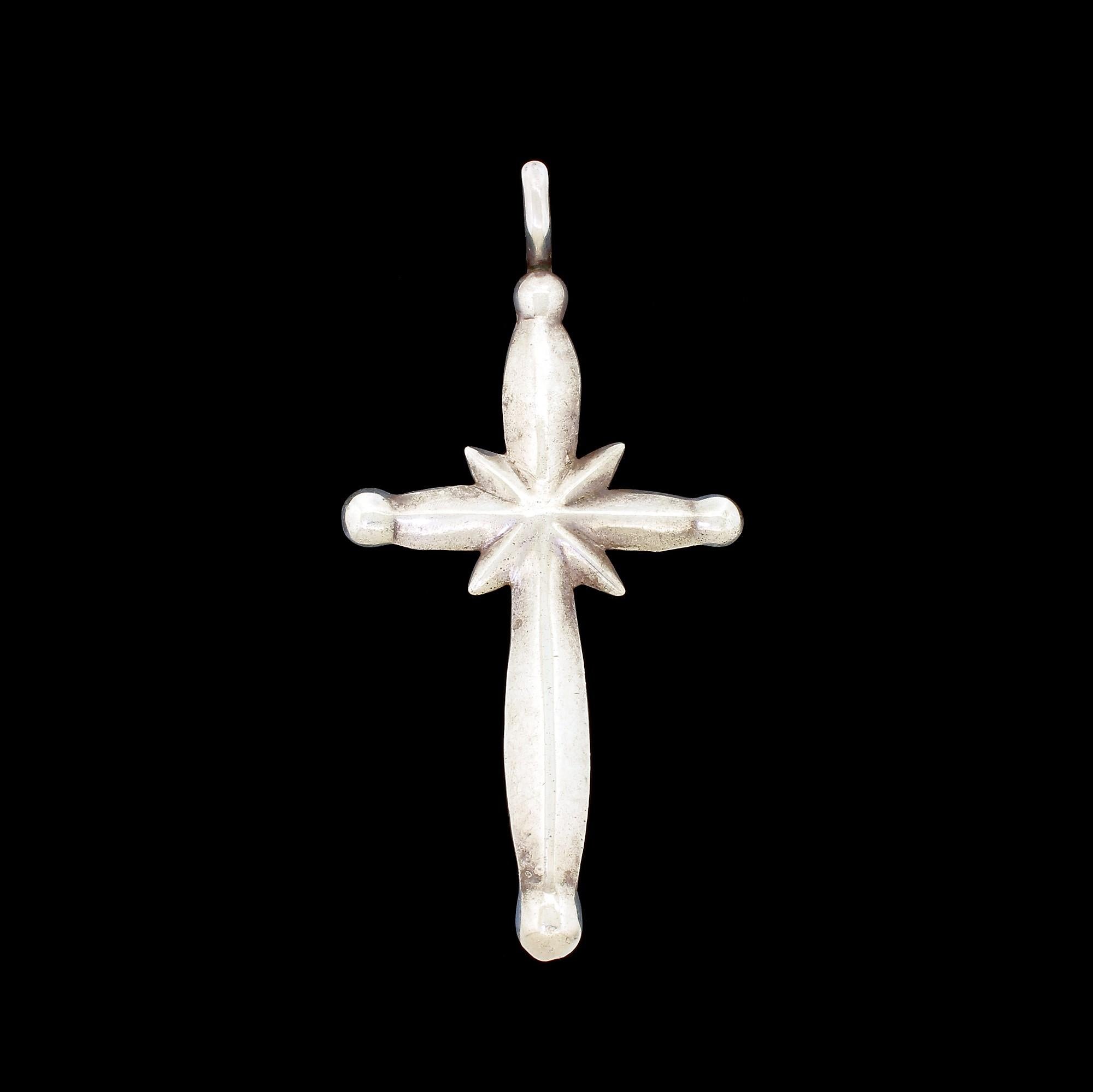 Early Navajo Indian Sterling Silver Large Sandcast Cross Pendant for Necklace In Good Condition For Sale In Lauderdale by the Sea, FL
