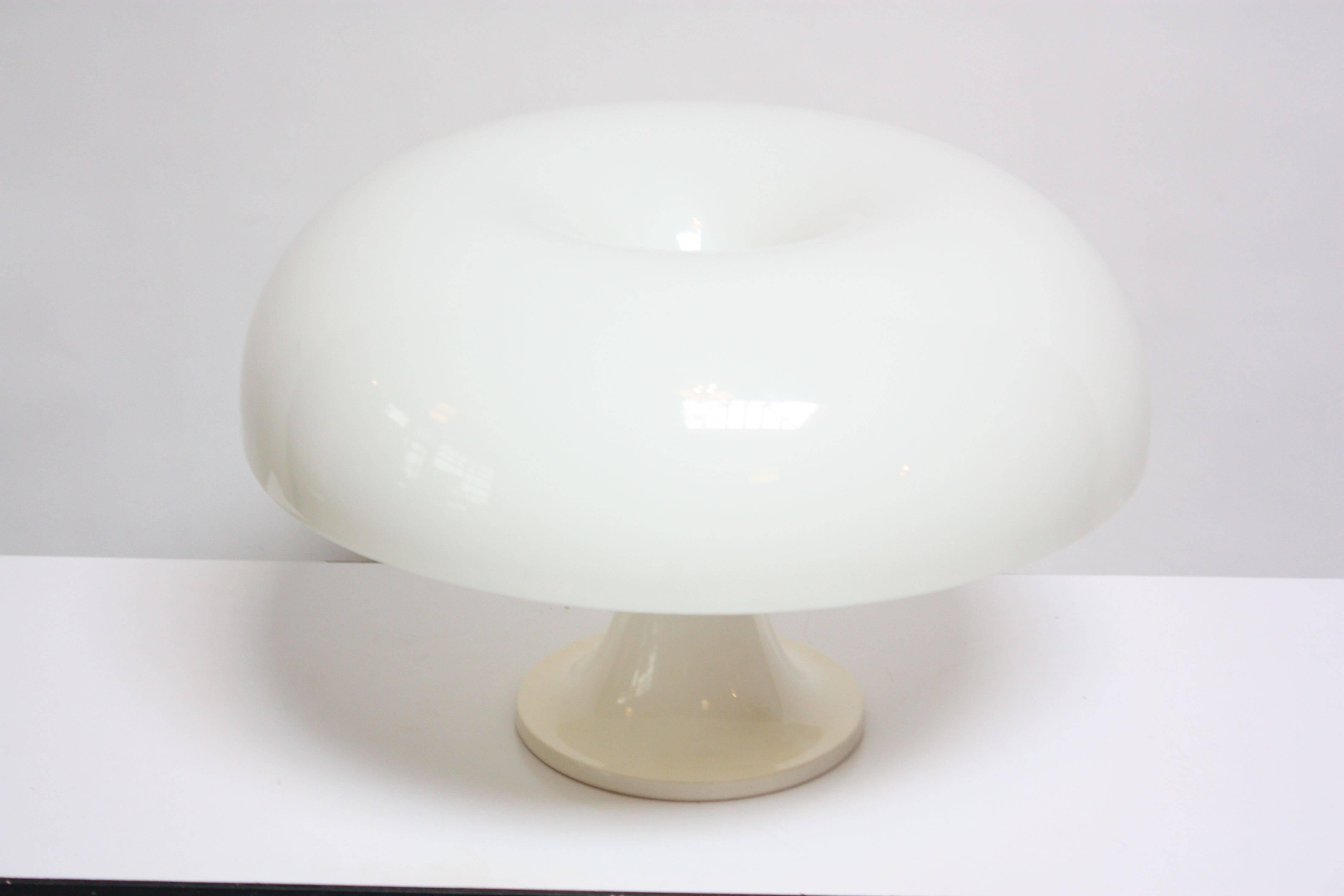 Early example (late 1960s) 'Nesso' table lamp designed by Giancarlo Mattioli and Gruppo Architetti Urbanisti for Artemide. Unlike the later re-issues of this iconic lamp, this example was formed using ABS Thermoplastic Injection molding