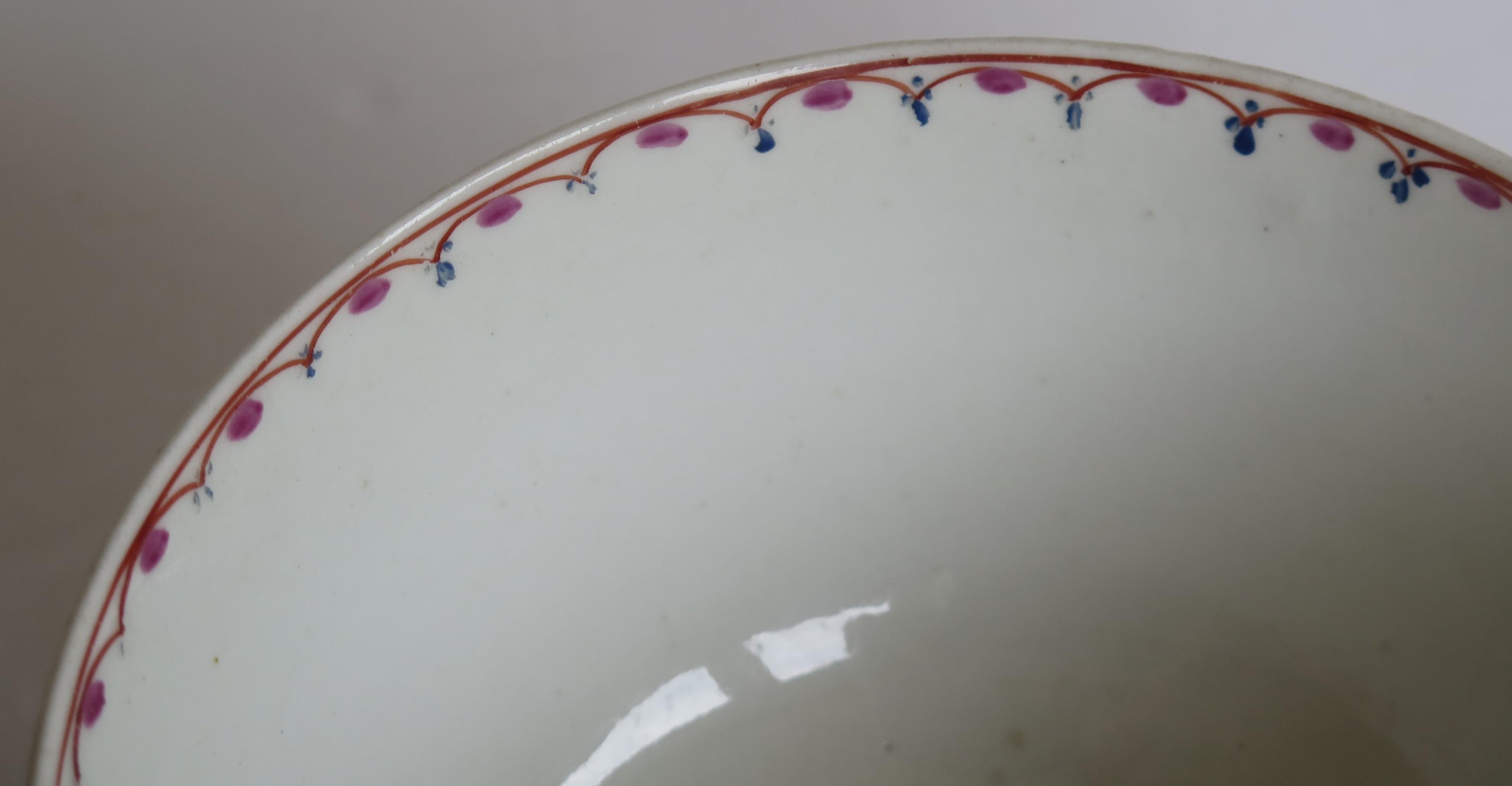 Cuenco antiguo de porcelana New Hall Figuras chinas Dama con sombrilla Ptn. 20, ca 1790 en venta 3