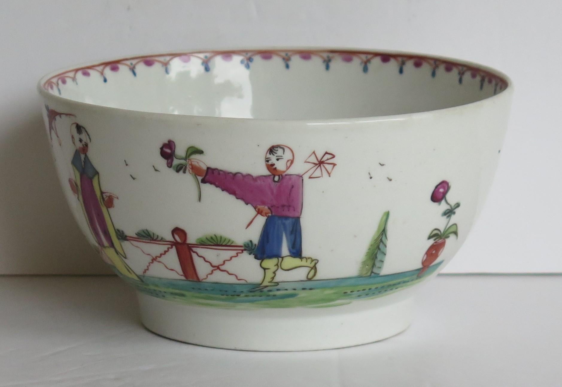 Chinoiserie Early New Hall Porcelain Bowl Chinese Figures Lady with parasol Ptn. 20, Ca 1790 For Sale