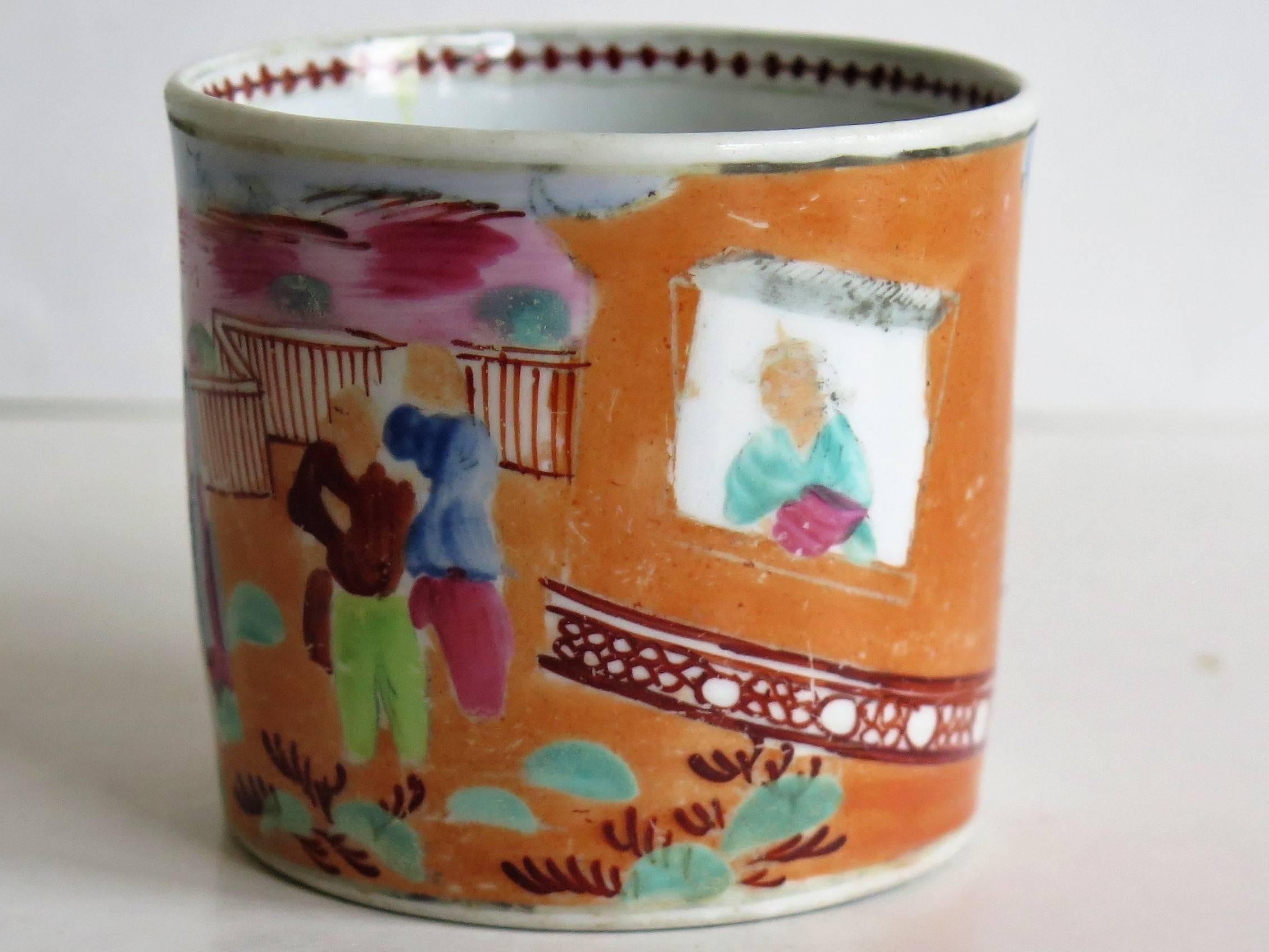 Early New Hall Porcelain Coffee Can Boy in Window Pattern No. 425, circa 1810 In Good Condition In Lincoln, Lincolnshire