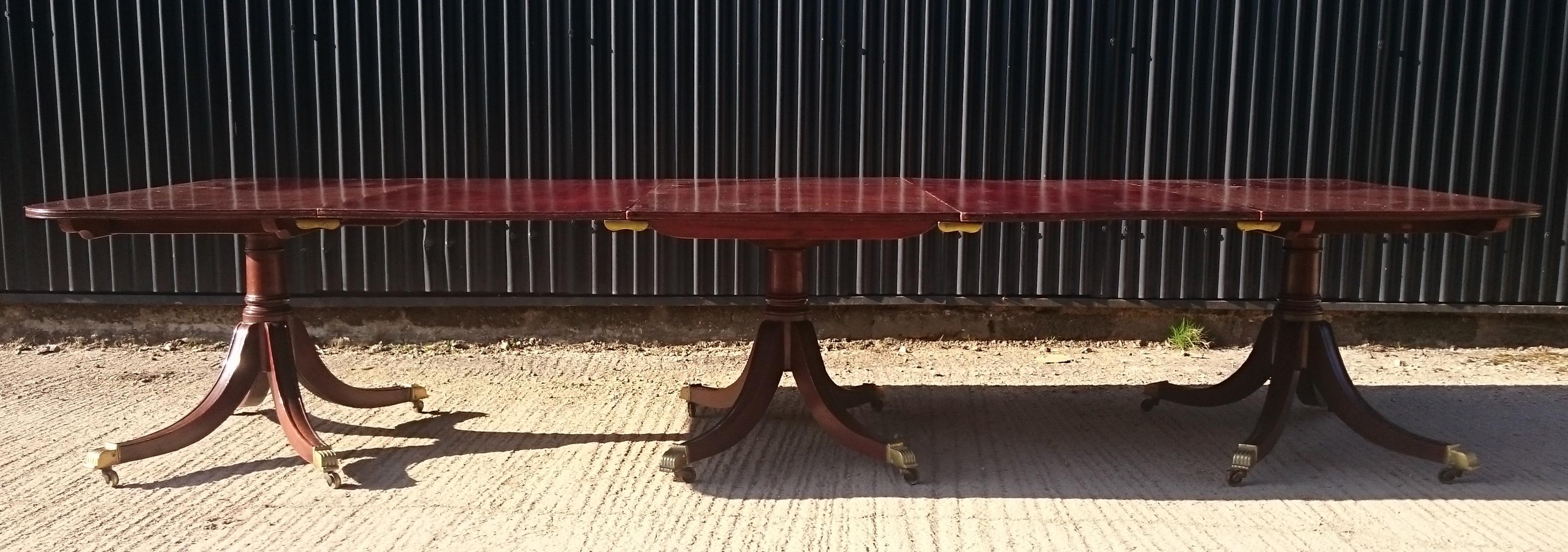 Early 19th Century Georgian Mahogany Three-Pedestal Antique Dining Table For Sale 1