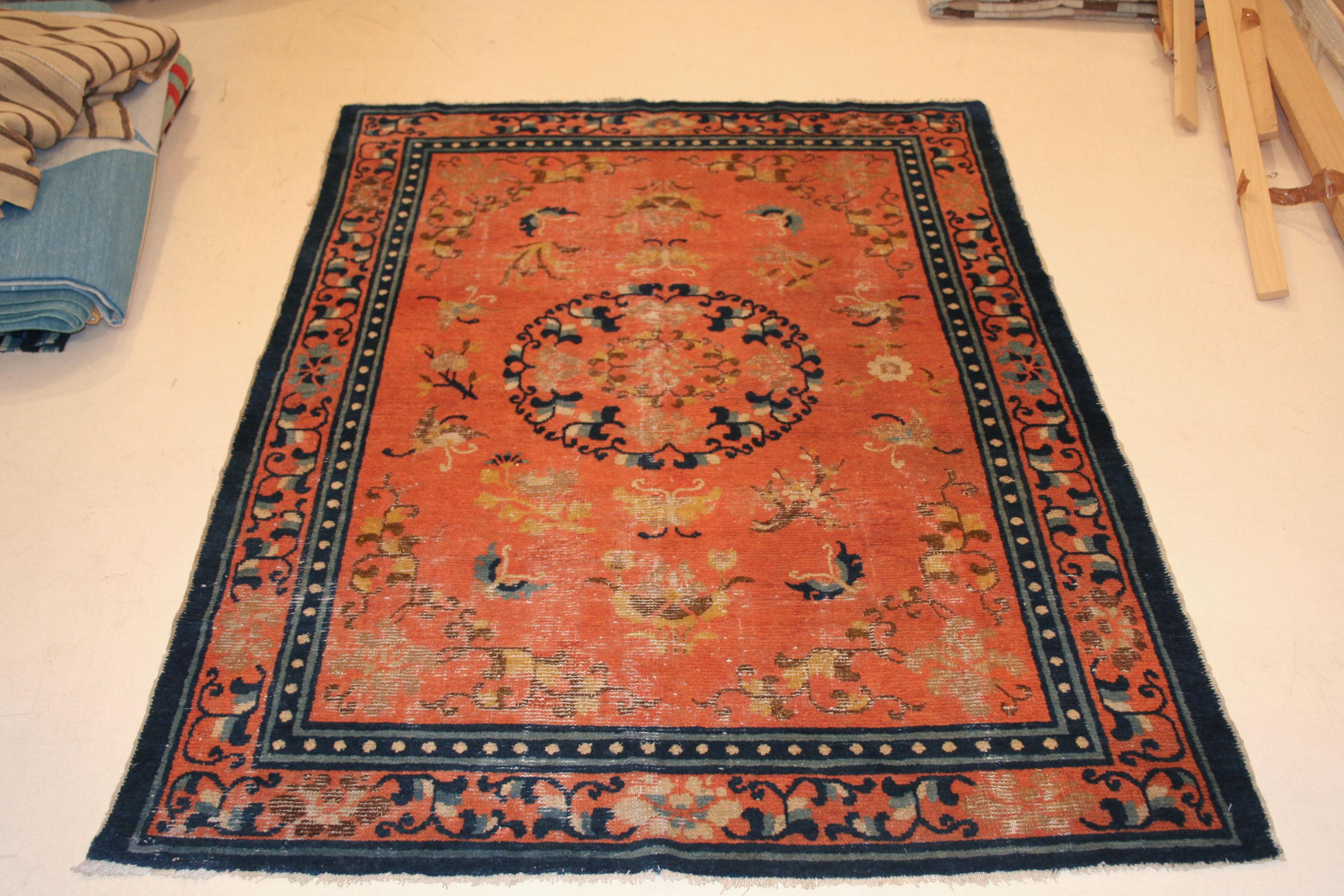 Hand-Knotted 18th Century Chinese Ningxia Rug with Floral Medallion and Butterflies For Sale