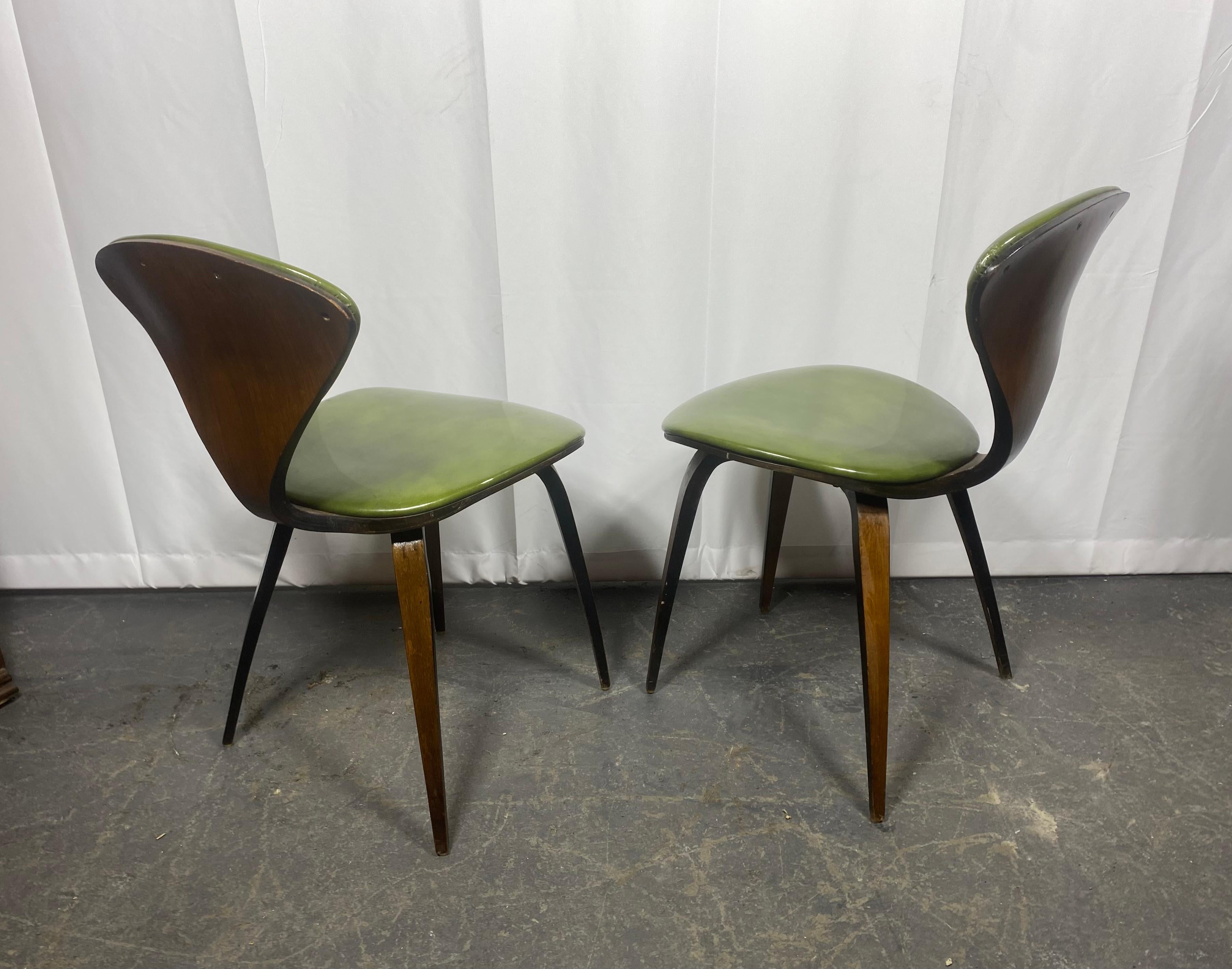 Mid-Century Modern Early Norman Cherner dining / desk / side chair in patent leather Plycraft Inc.  For Sale