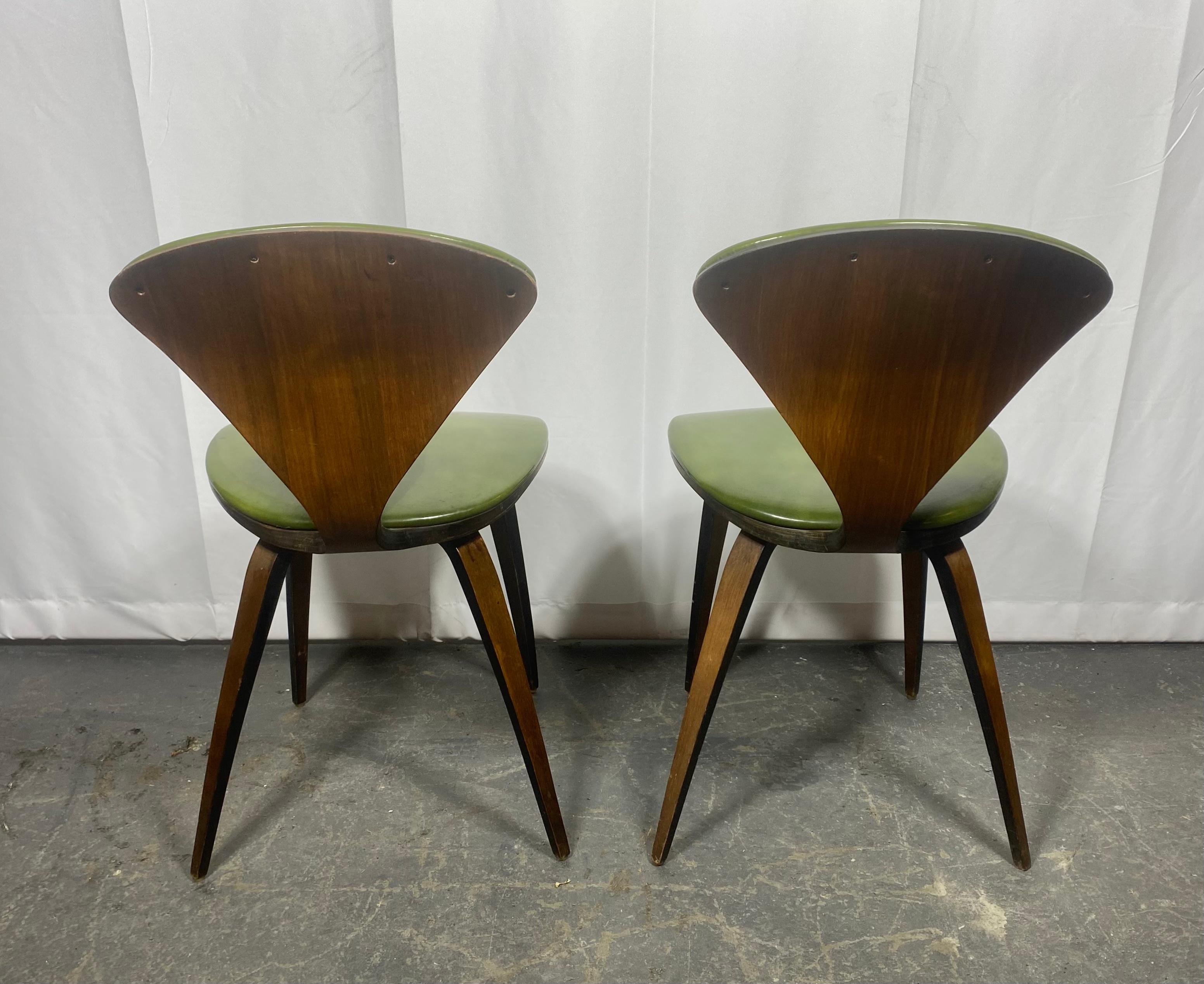 American Early Norman Cherner dining / desk / side chair in patent leather Plycraft Inc.  For Sale