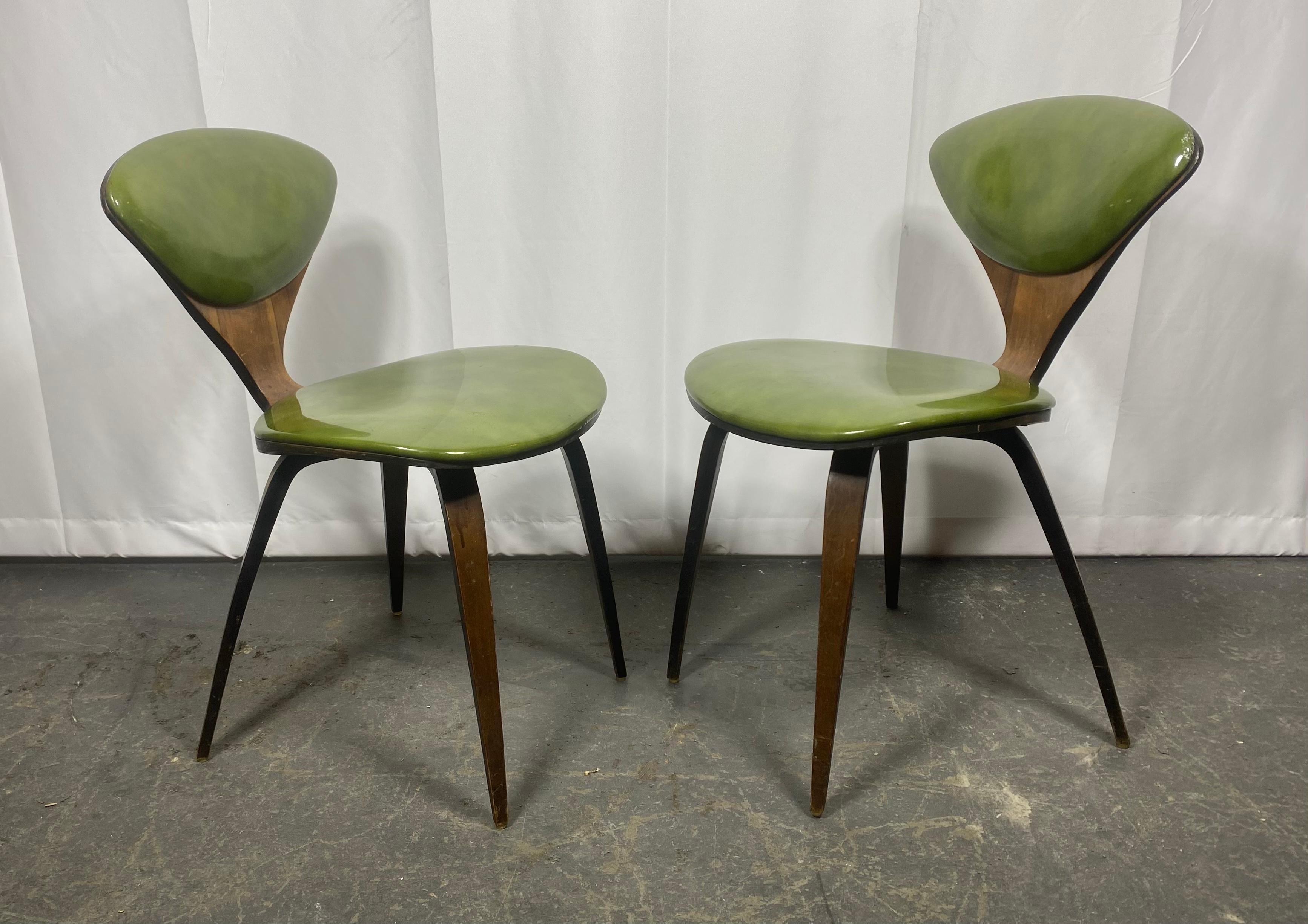 Early Norman Cherner dining / desk / side chair in patent leather Plycraft Inc.  In Good Condition For Sale In Buffalo, NY