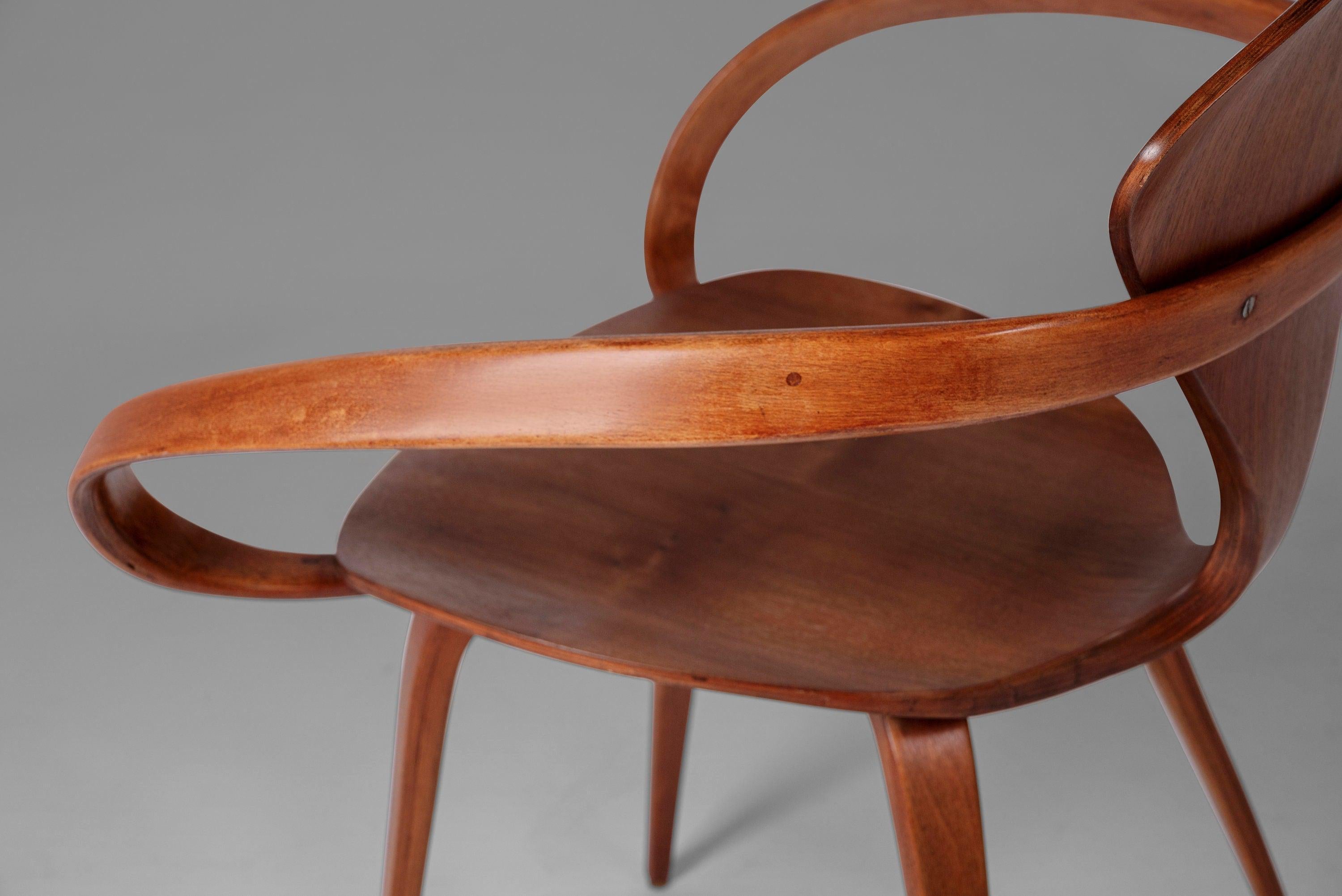 A rare and exceptional design piece by Norman Cherner for Plycraft. Constructed from walnut bentwood, the plunging sculptural lines make this eye-catching decorative chair the perfect addition to your home or workspace.

---Dimensions---

Width: 26