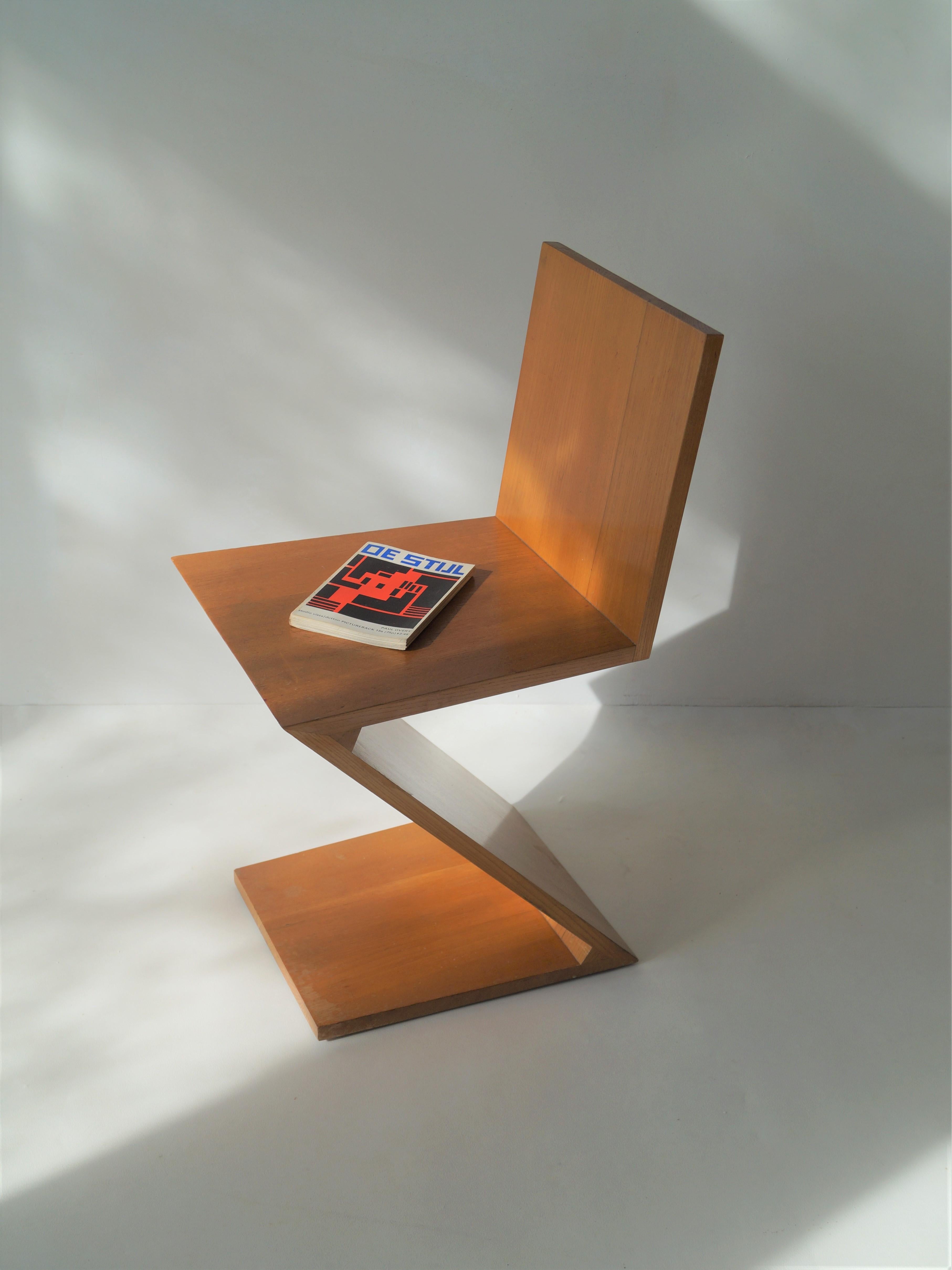 Early numbered Gerrit Rietveld Zig Zag chair by Cassina, 1970s 3