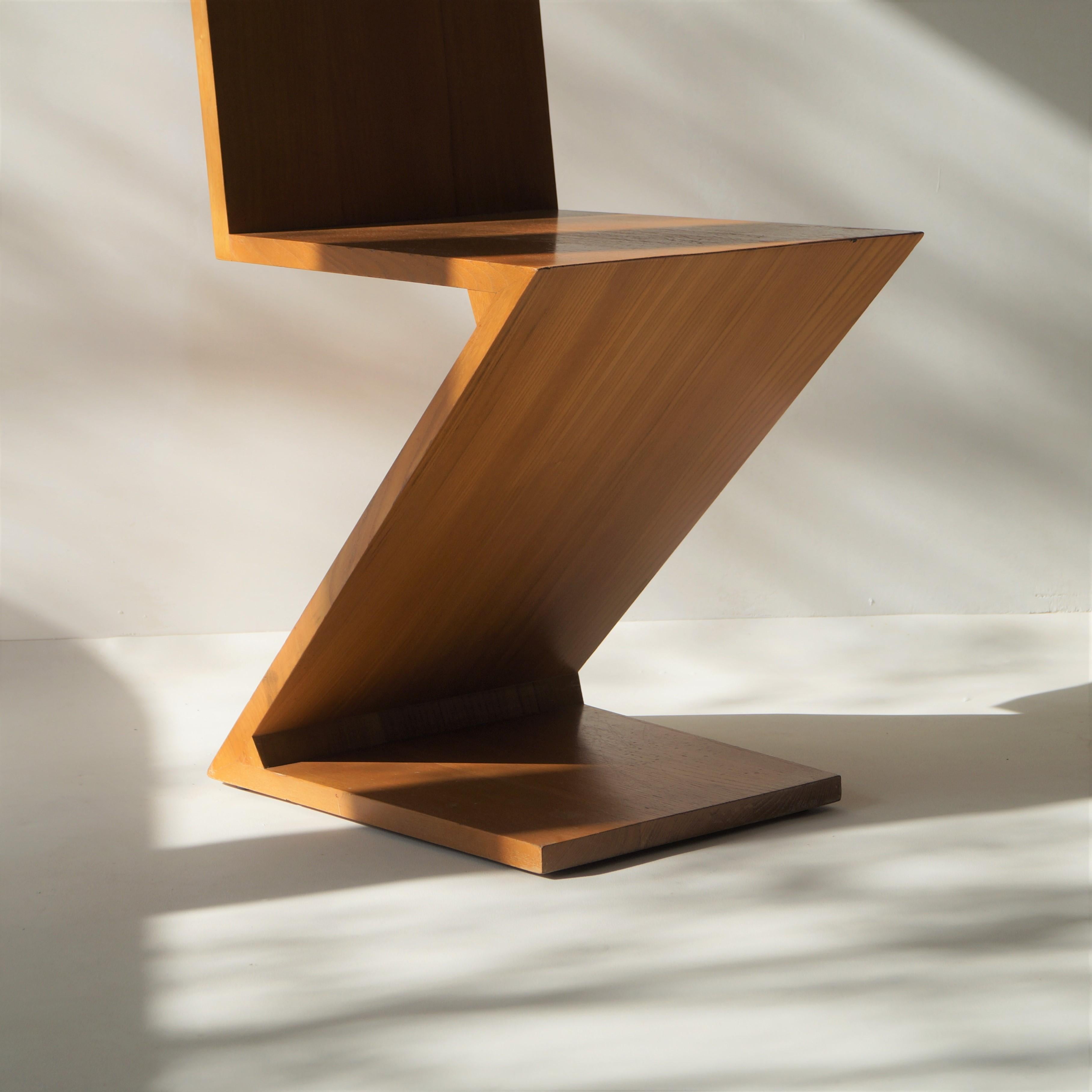 Early numbered Gerrit Rietveld Zig Zag chair by Cassina, 1970s 13