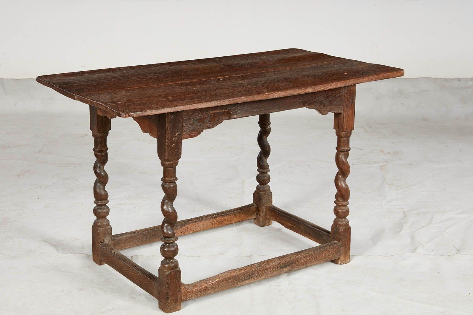 Early Oak Barley Twist Center Table In Good Condition For Sale In Greenwich, CT