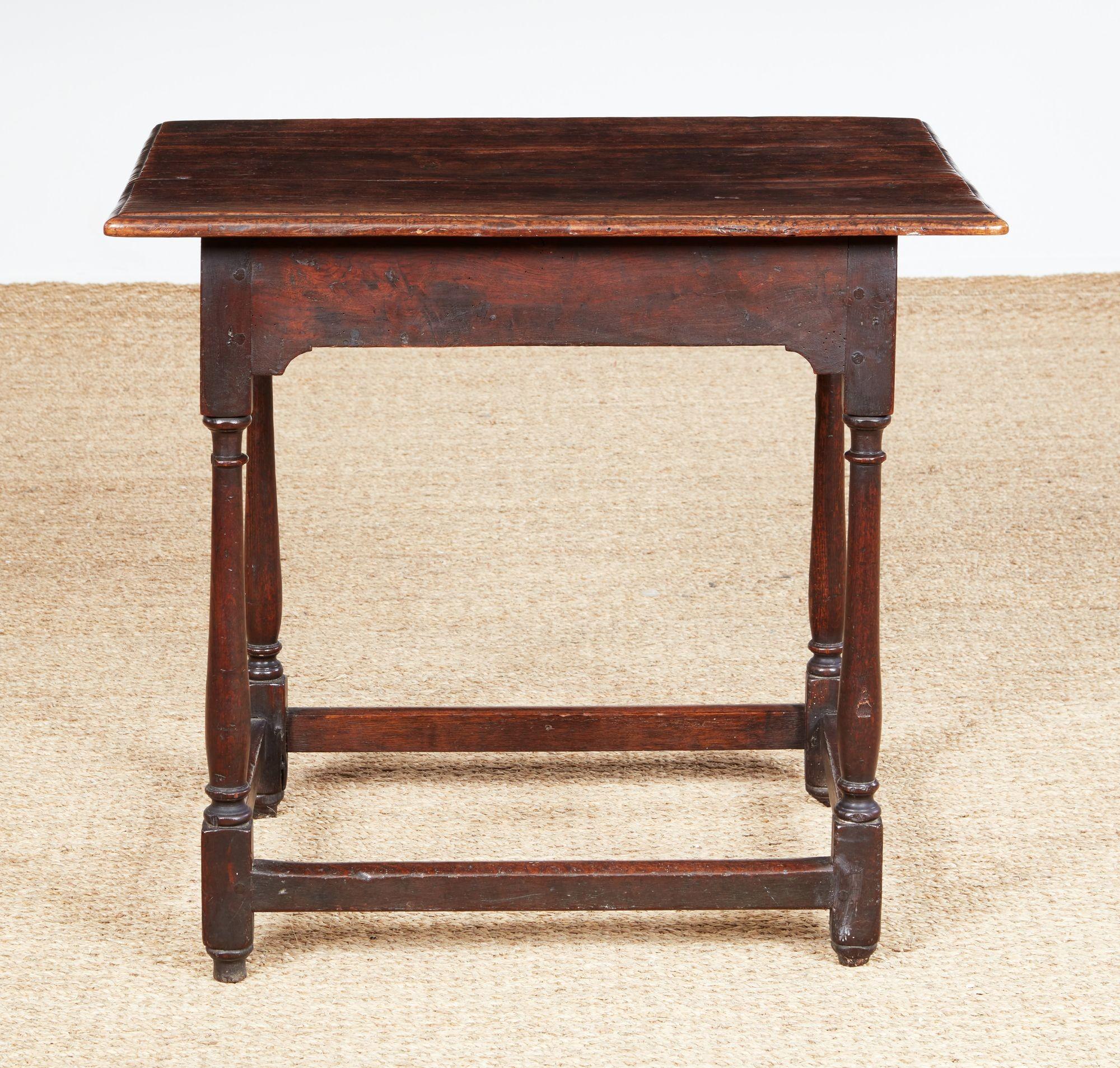 Début du XVIIIe siècle Table centrale en Oak Oak ancien en vente