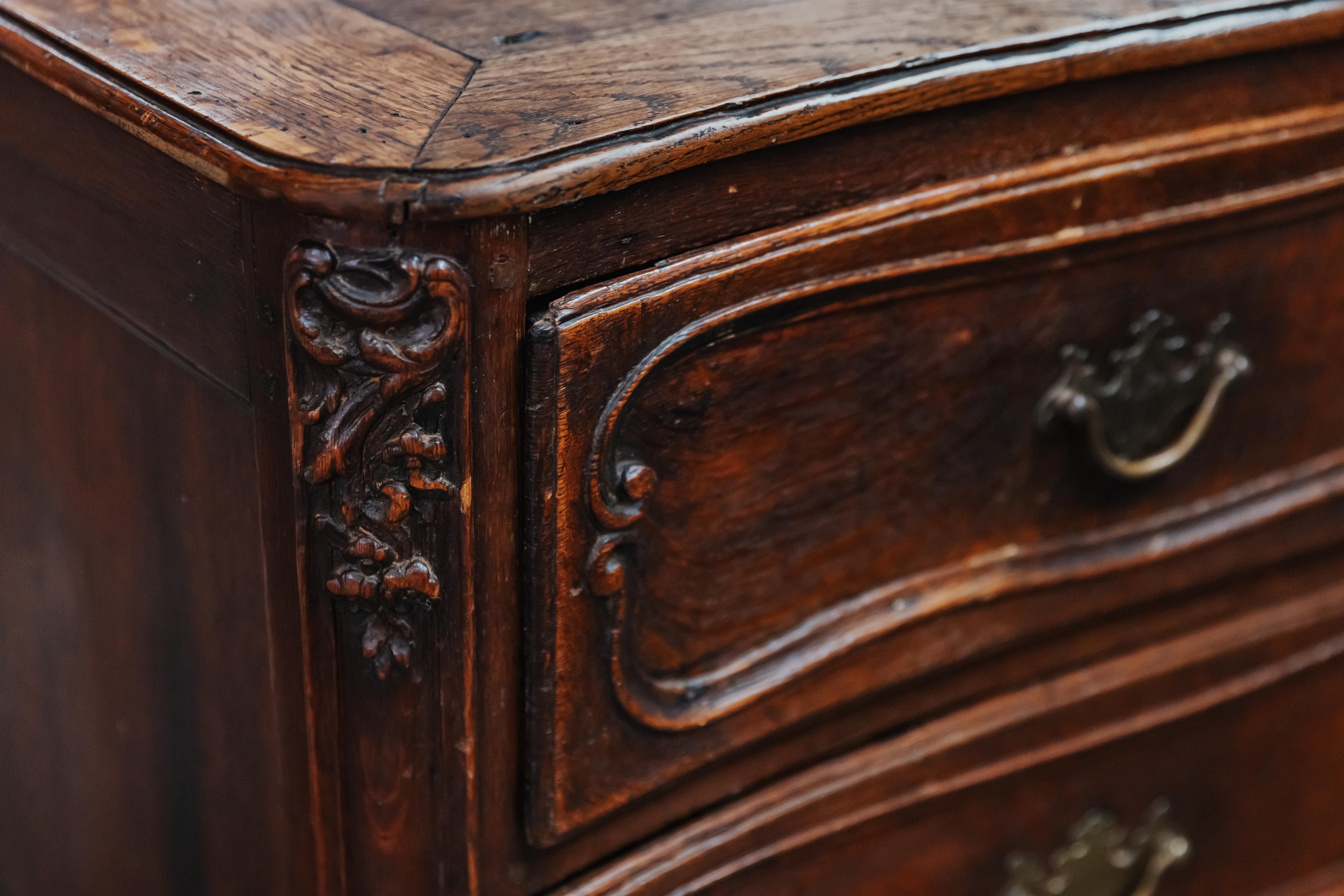 Early Oak Chest Of Drawers Form France, Circa 1800 In Good Condition For Sale In Nashville, TN