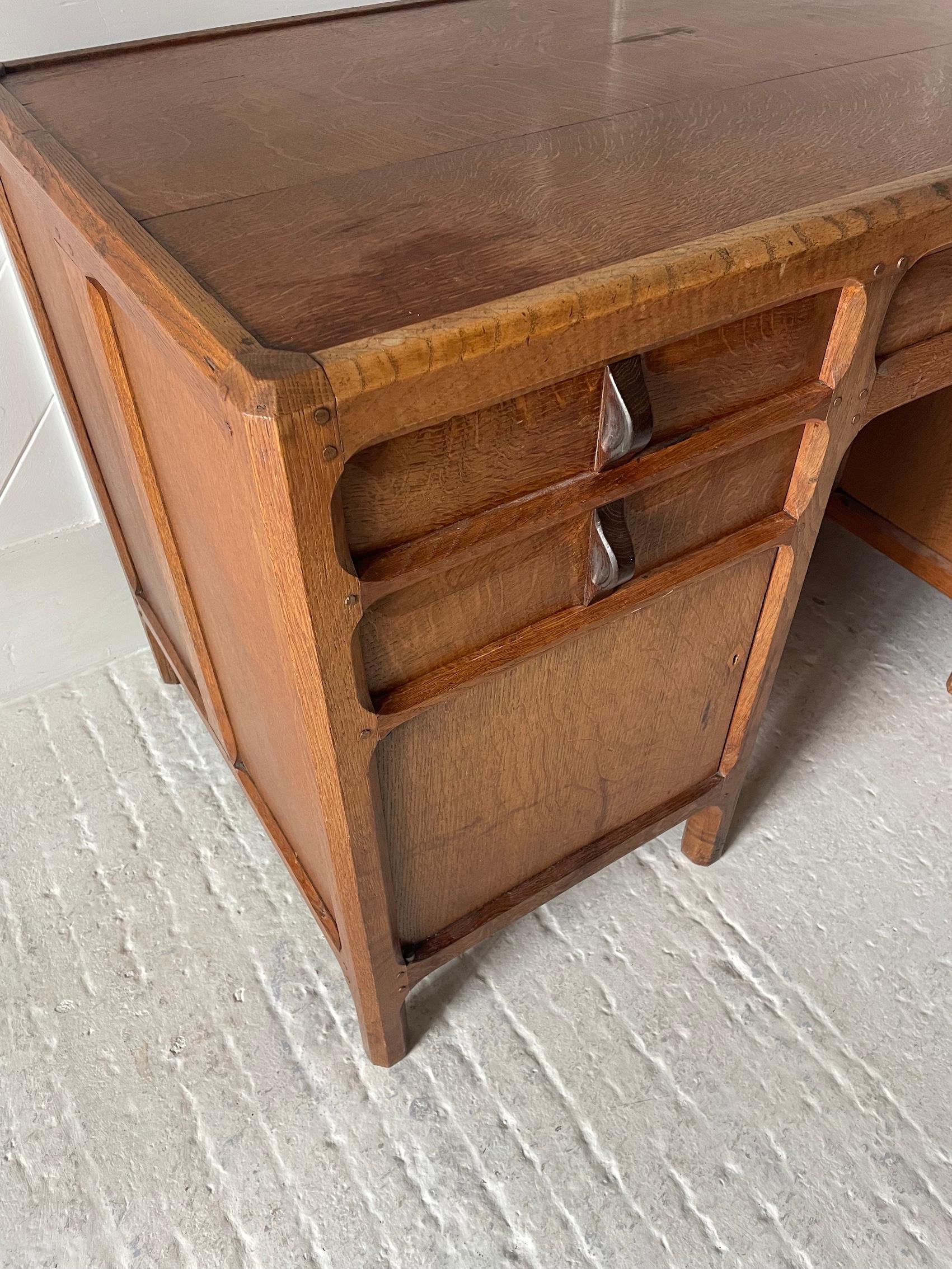 Scrivania Early Oak di Gordon Russell In condizioni buone in vendita a Petworth, GB