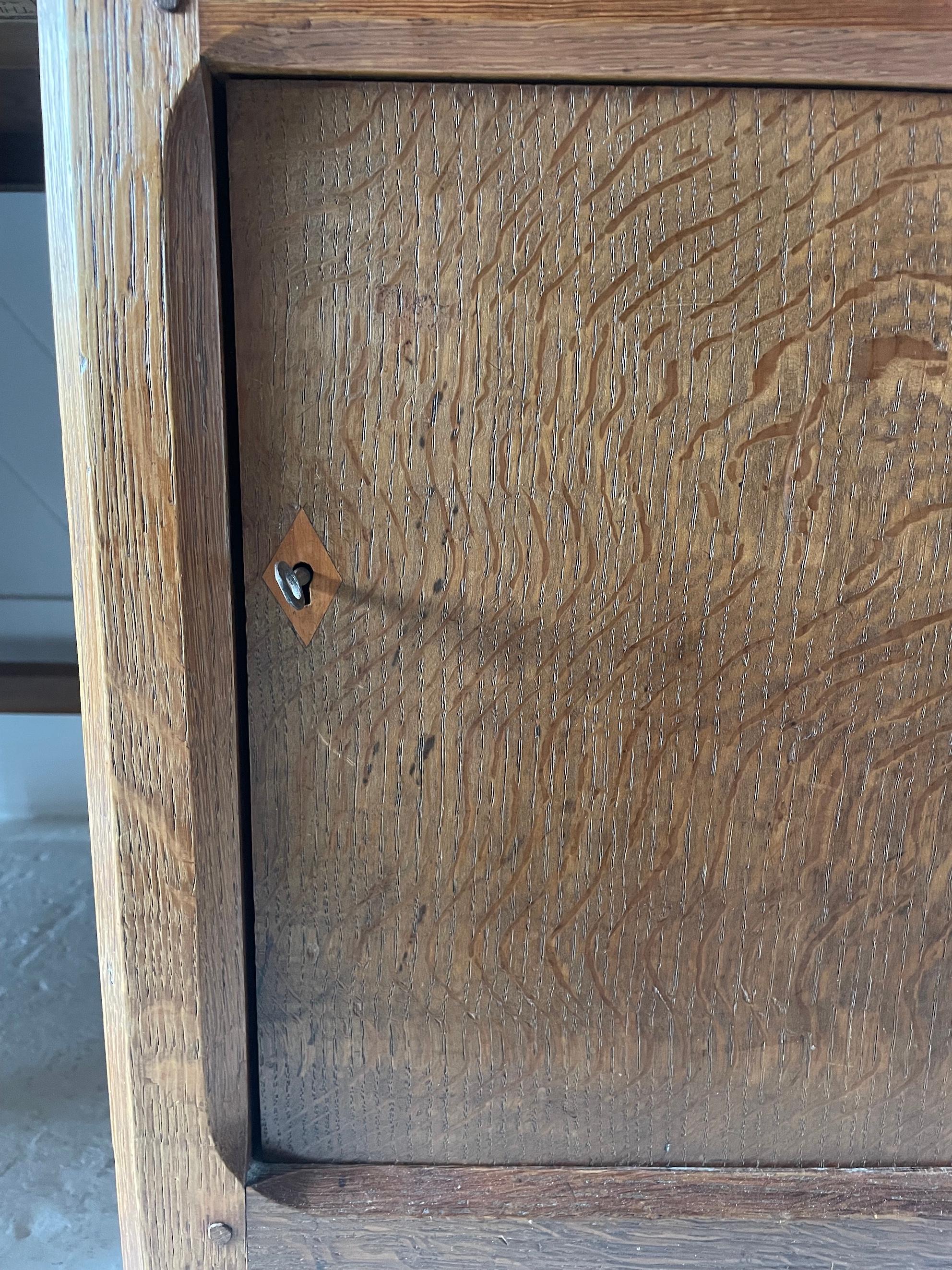 Inizio XX secolo Scrivania Early Oak di Gordon Russell in vendita