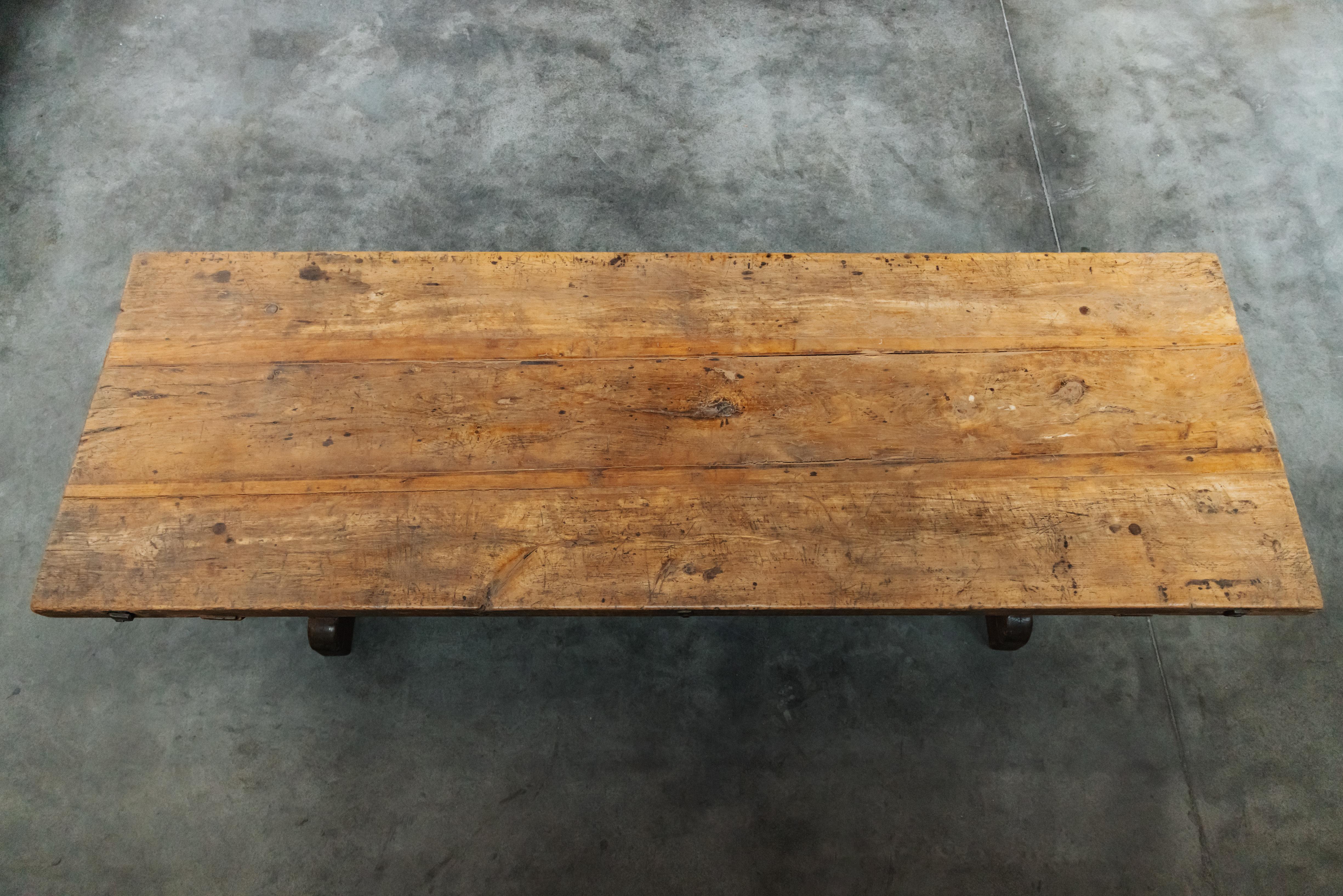 Early Oak Dining Table From Italy, Circa 1850 In Good Condition For Sale In Nashville, TN