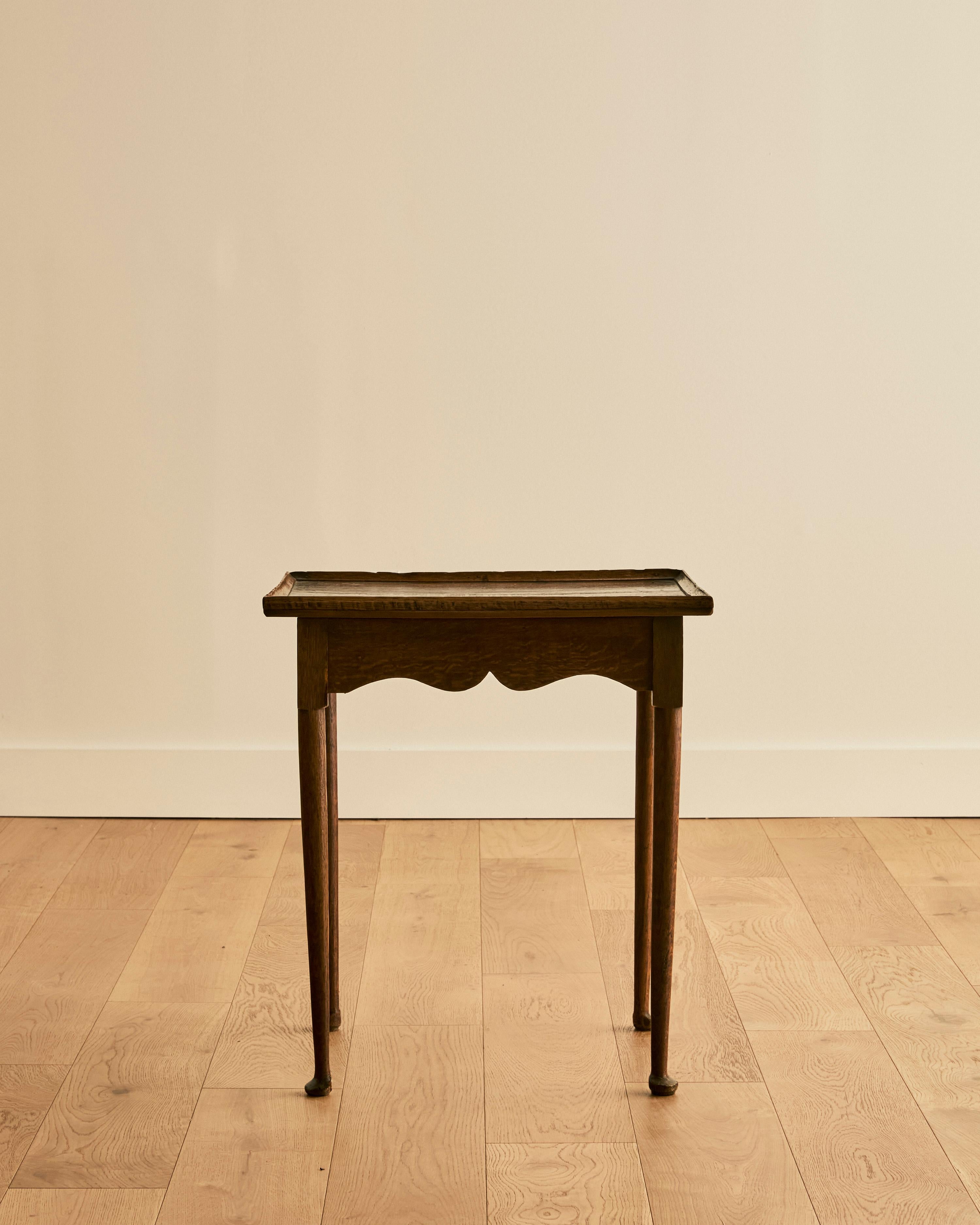 Anglais Early Oak Queen Anne Tea Table c. 1700's en vente