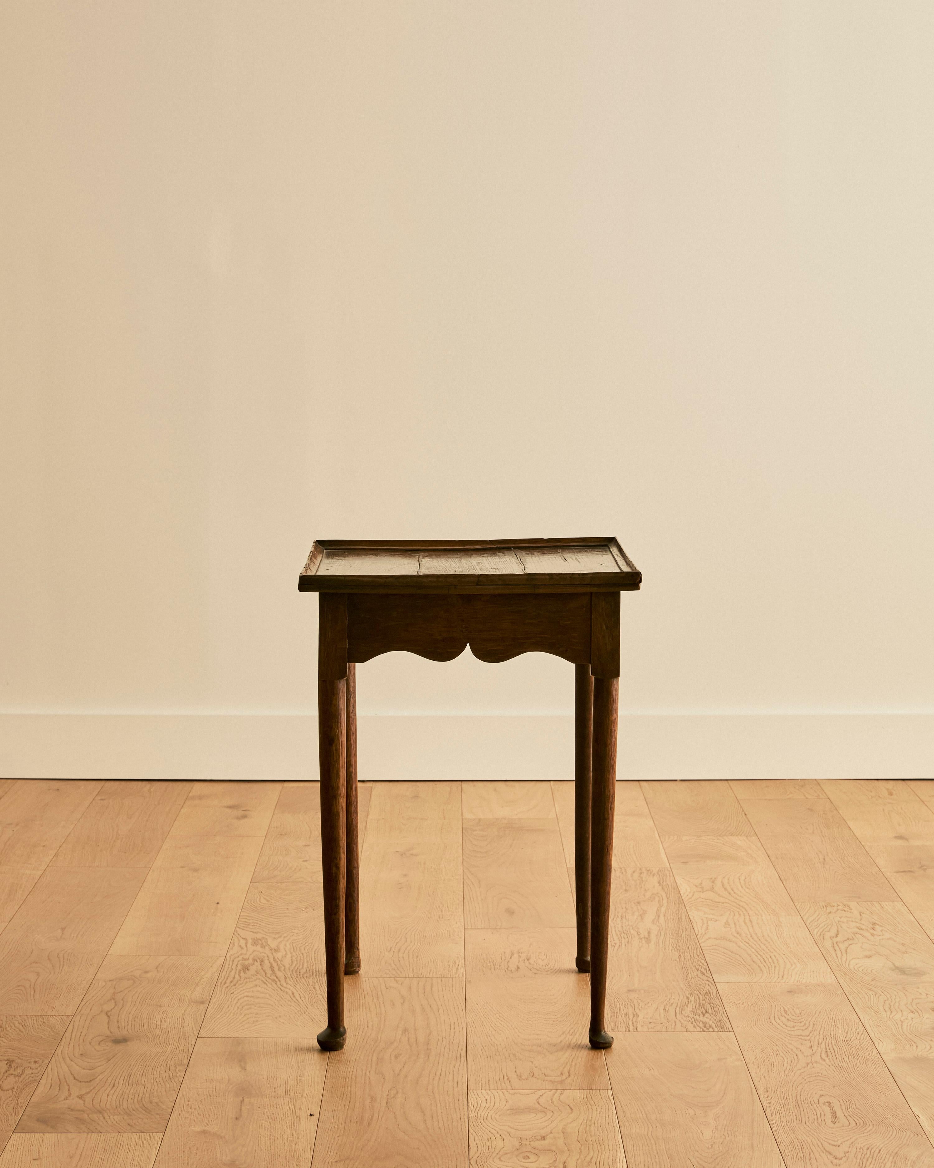 XVIIIe siècle et antérieur Early Oak Queen Anne Tea Table c. 1700's en vente