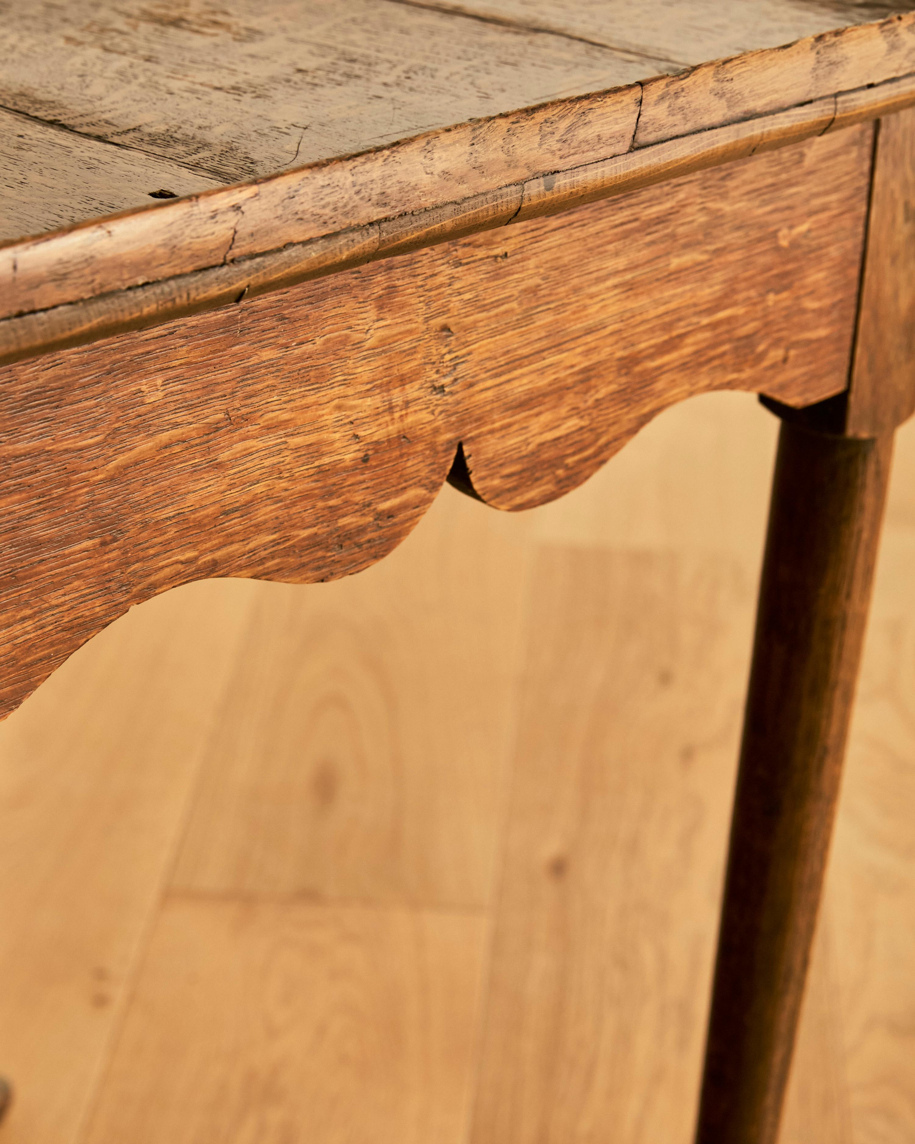 Early Oak Queen Anne Tea Table c. 1700's en vente 1