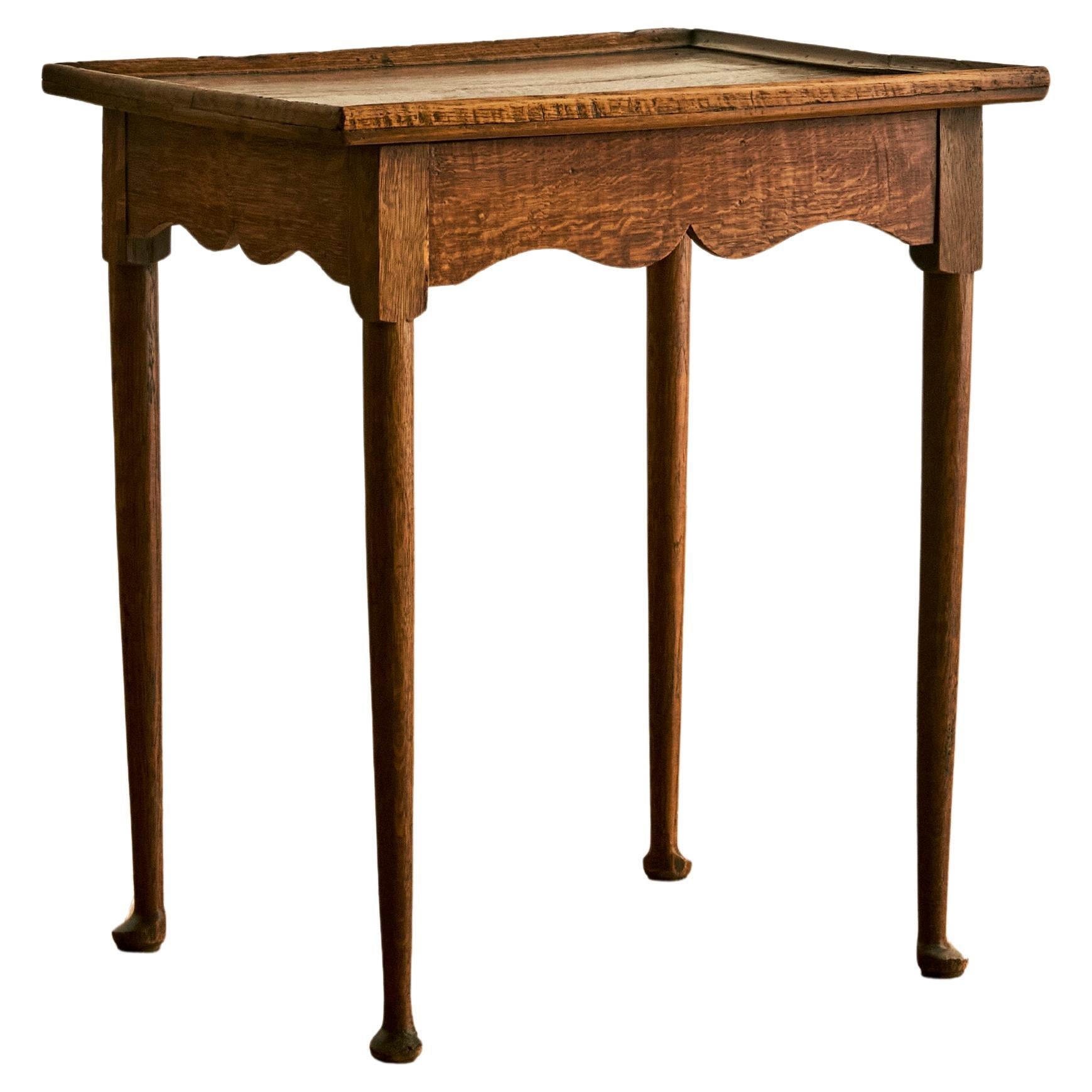 Early Oak Queen Anne Tea Table c. 1700
s en vente