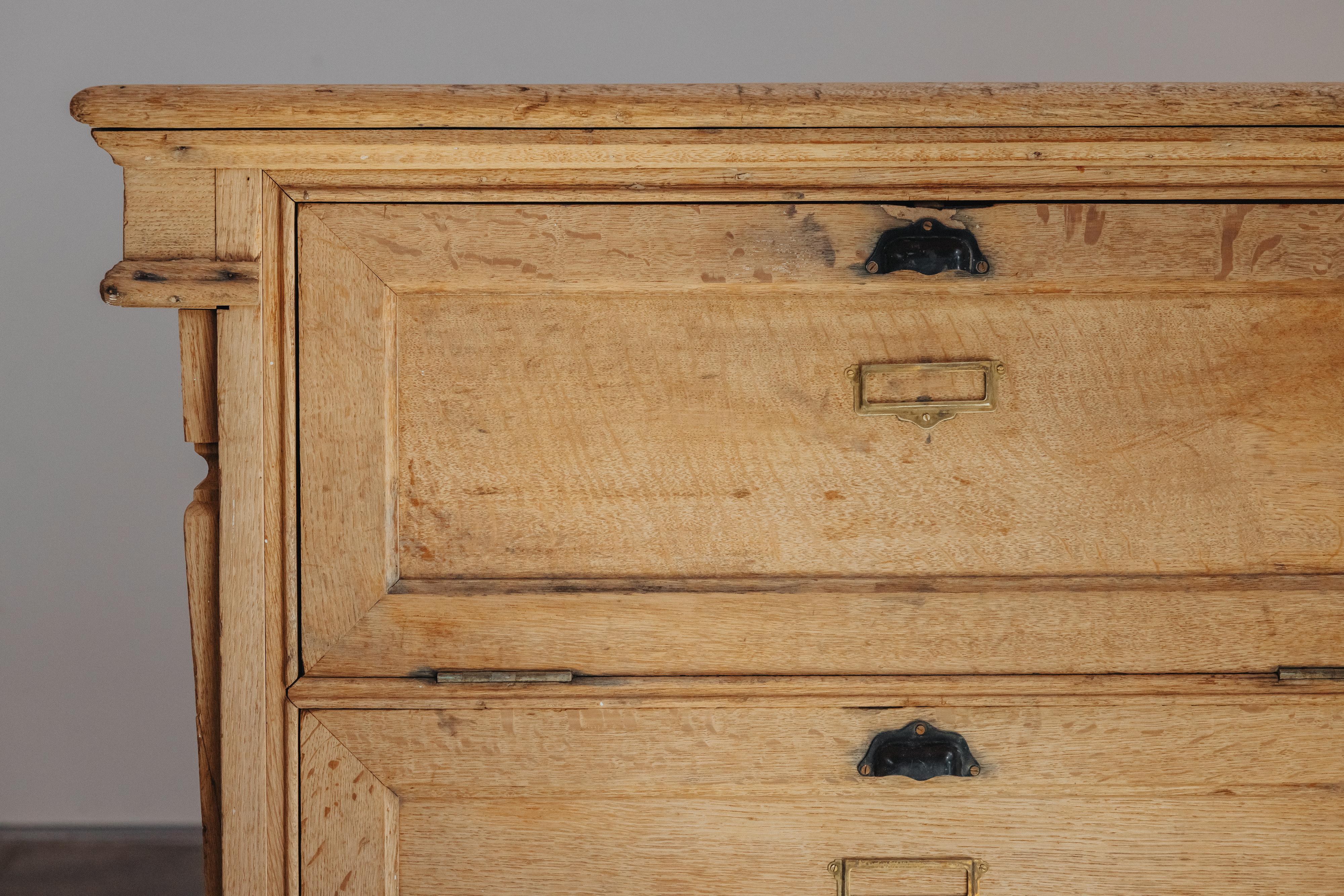 Early Oak Shop Counter From France, Circa 1920 In Good Condition For Sale In Nashville, TN
