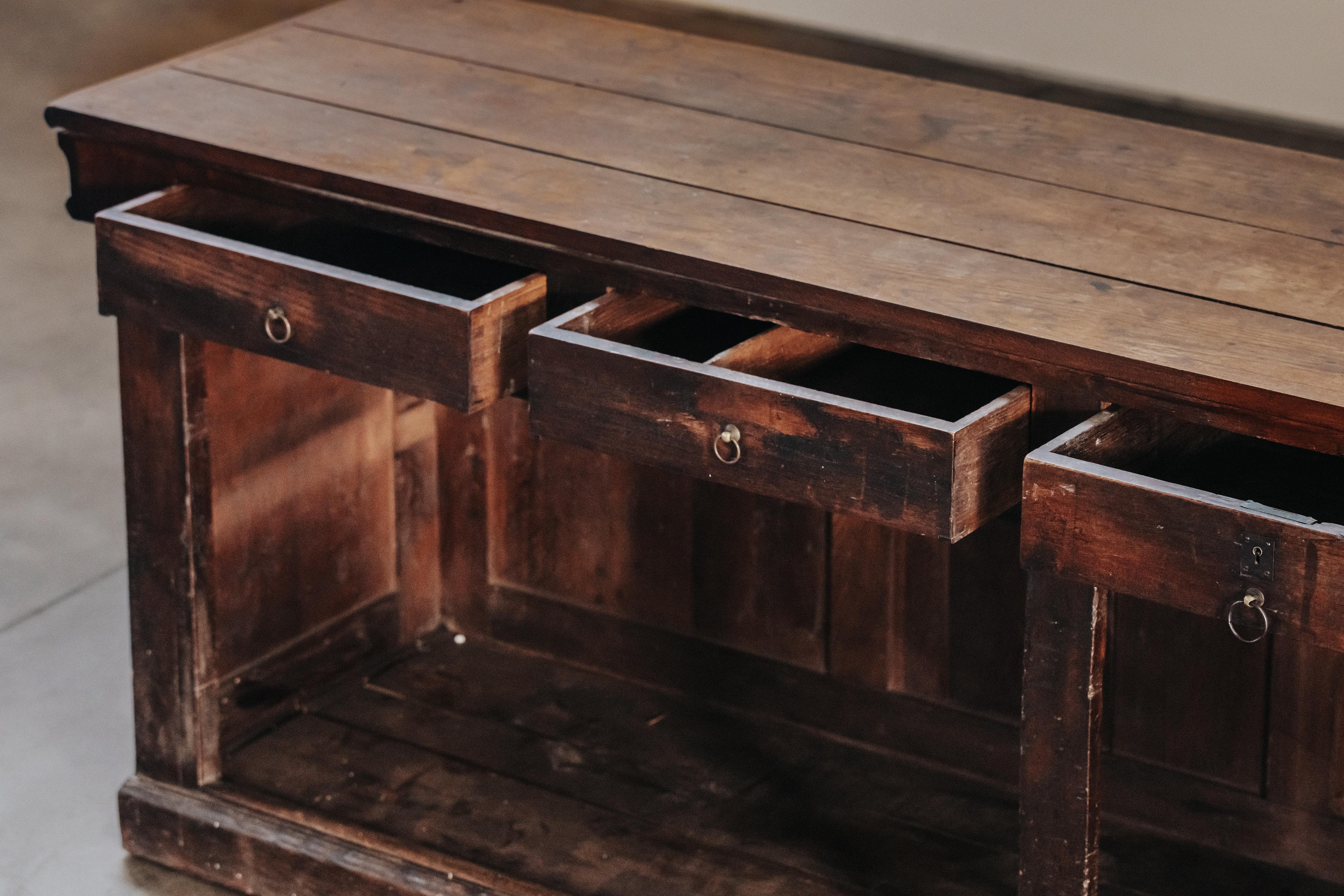 Early Oak Shop Counter From France, Circa 1940 In Good Condition In Nashville, TN