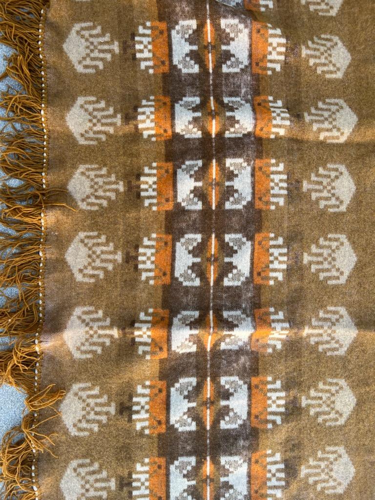 Early Oregon City Wool Blanket with Fringe In Good Condition For Sale In Los Angeles, CA