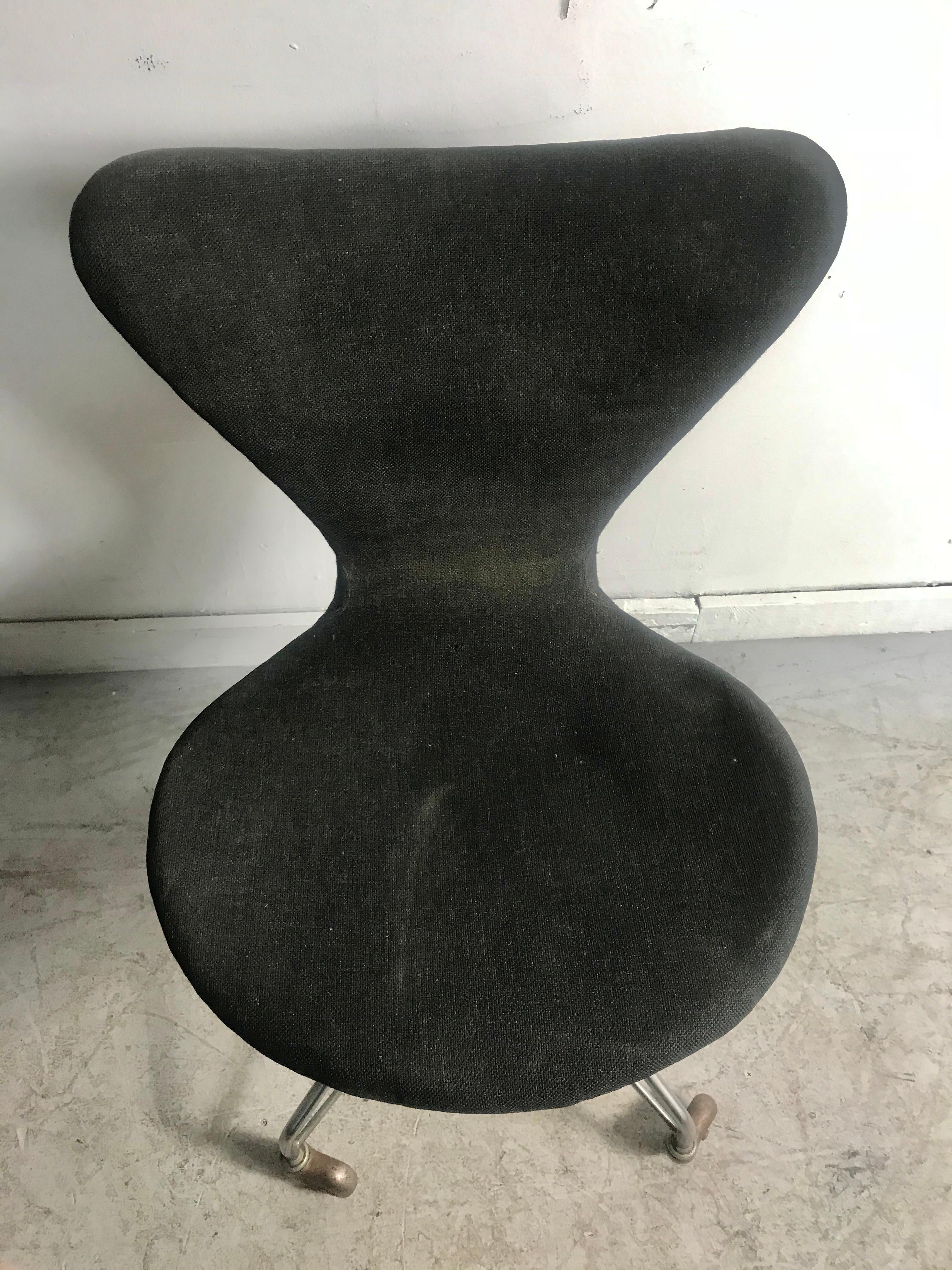 Early Original Arne Jacobsen Office Chair Model 3117 by Fritz Hansen in Denmark 3
