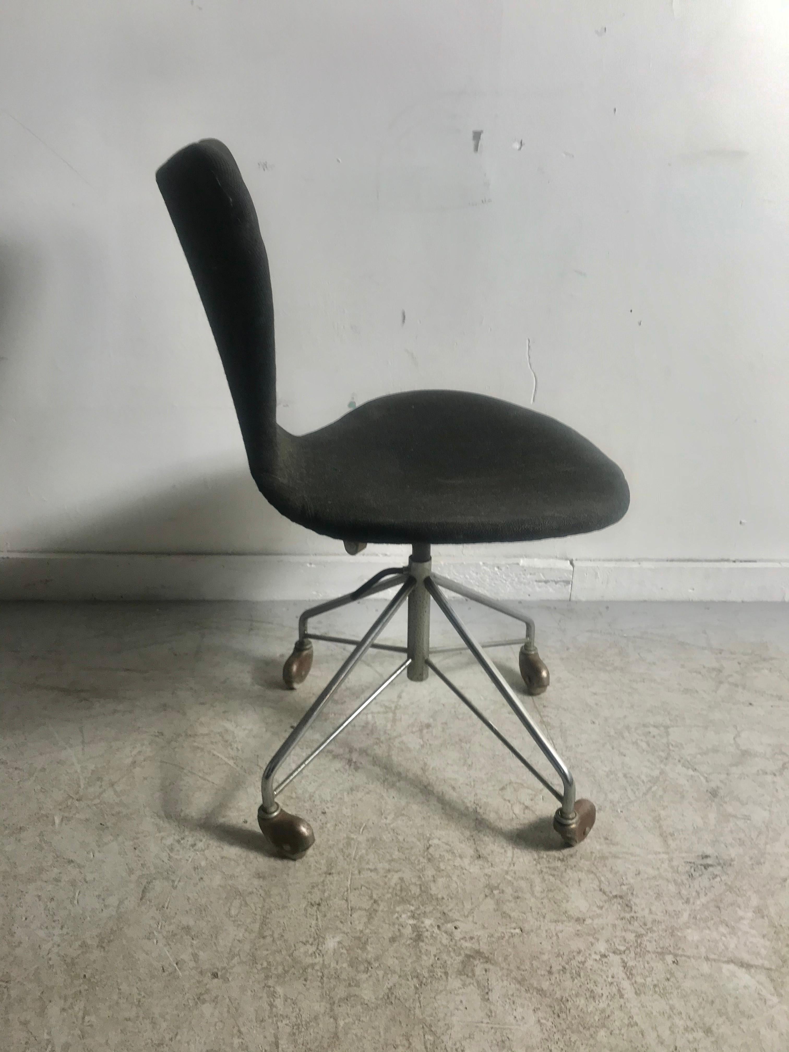 Mid-Century Modern Early Original Arne Jacobsen Office Chair Model 3117 by Fritz Hansen in Denmark
