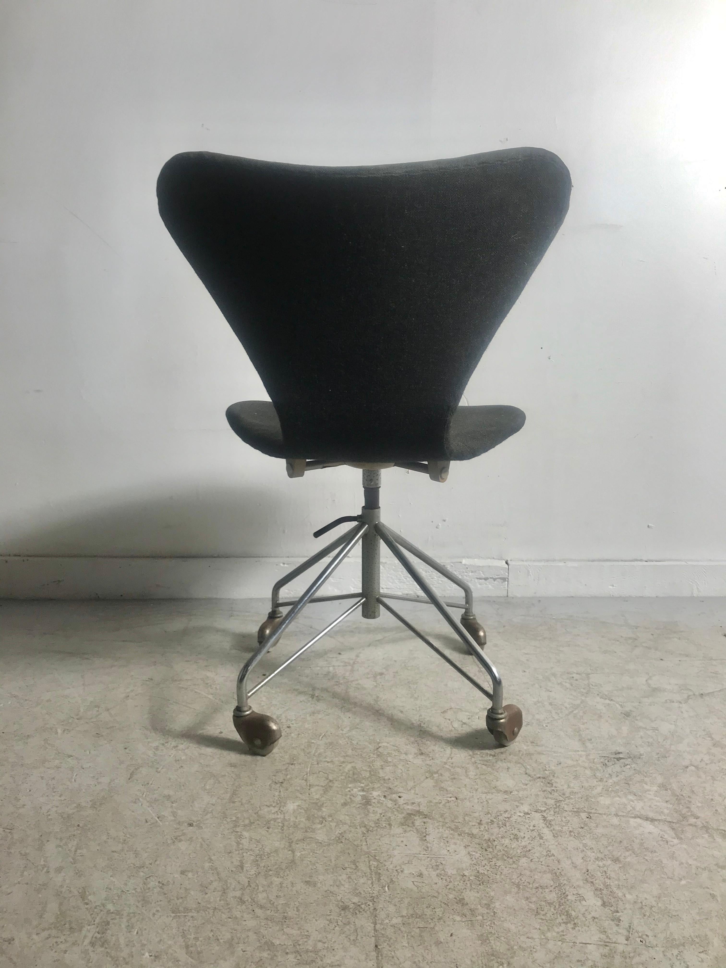 Late 20th Century Early Original Arne Jacobsen Office Chair Model 3117 by Fritz Hansen in Denmark