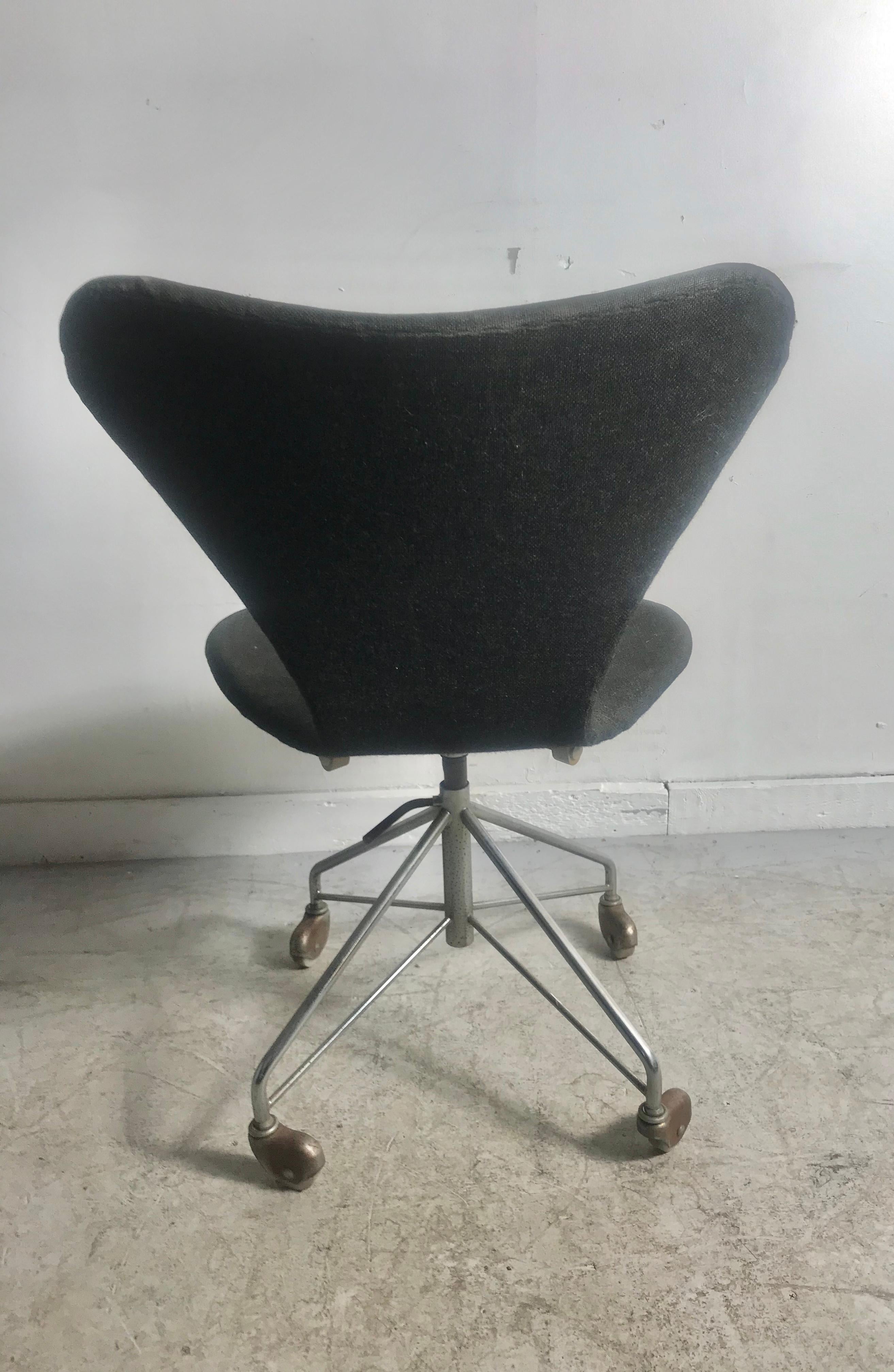 Early Original Arne Jacobsen Office Chair Model 3117 by Fritz Hansen in Denmark 1