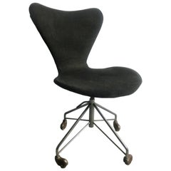 Early Original Arne Jacobsen Office Chair Model 3117 by Fritz Hansen in Denmark