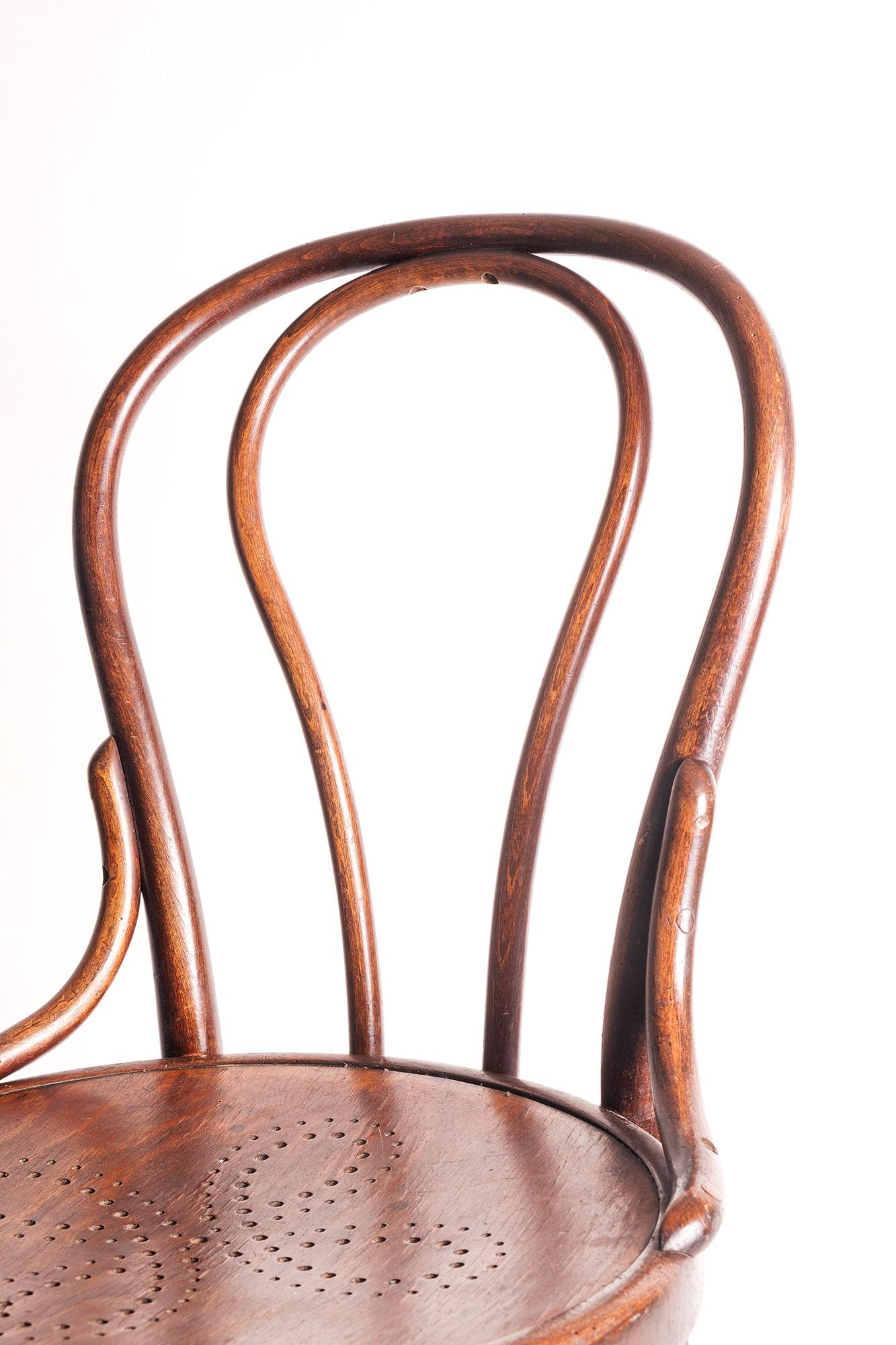 Hand-Crafted Early Original Bistrot Chair from Thonet For Sale