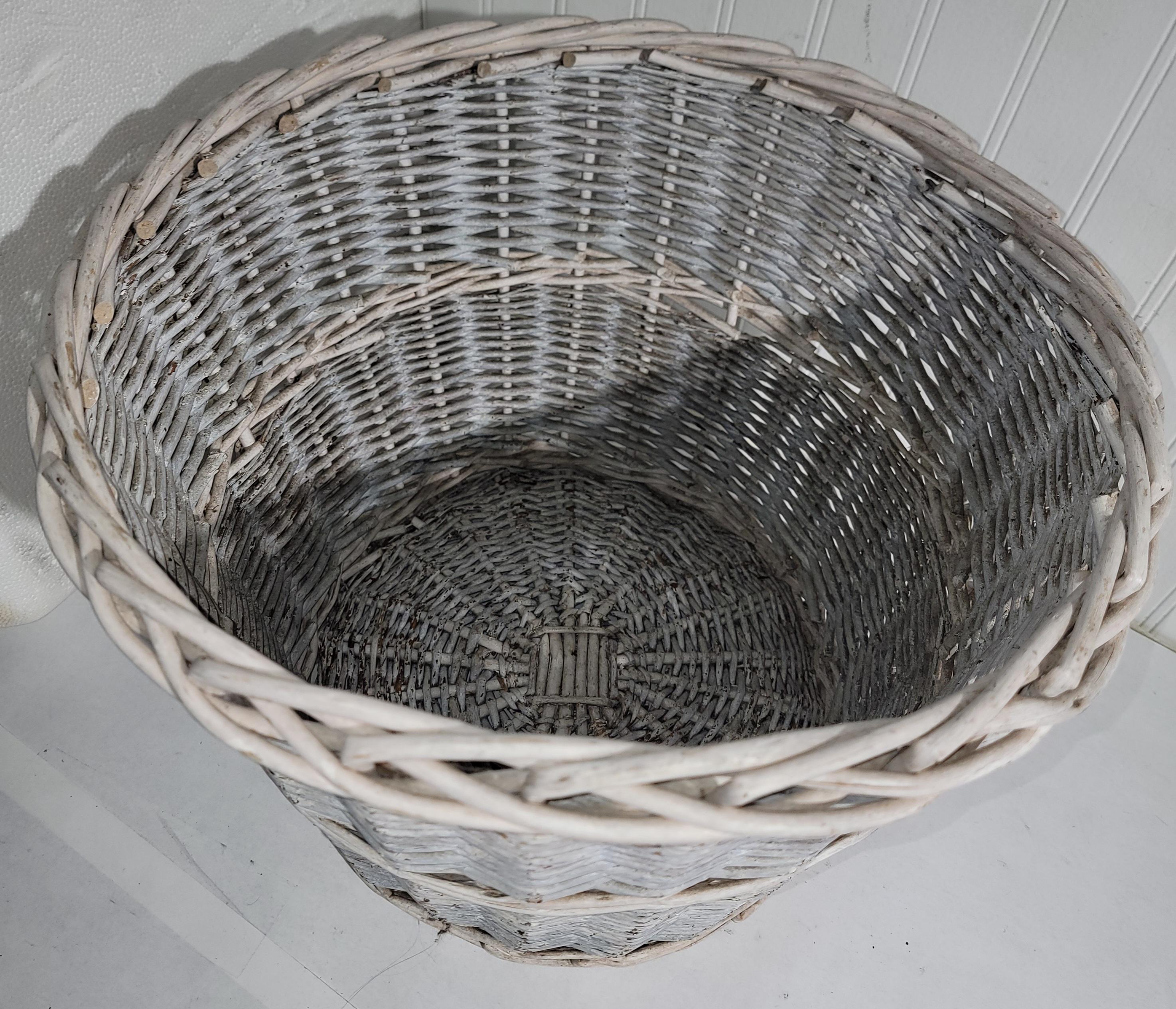 Early Original Blue & White Painted Basket In Good Condition For Sale In Los Angeles, CA